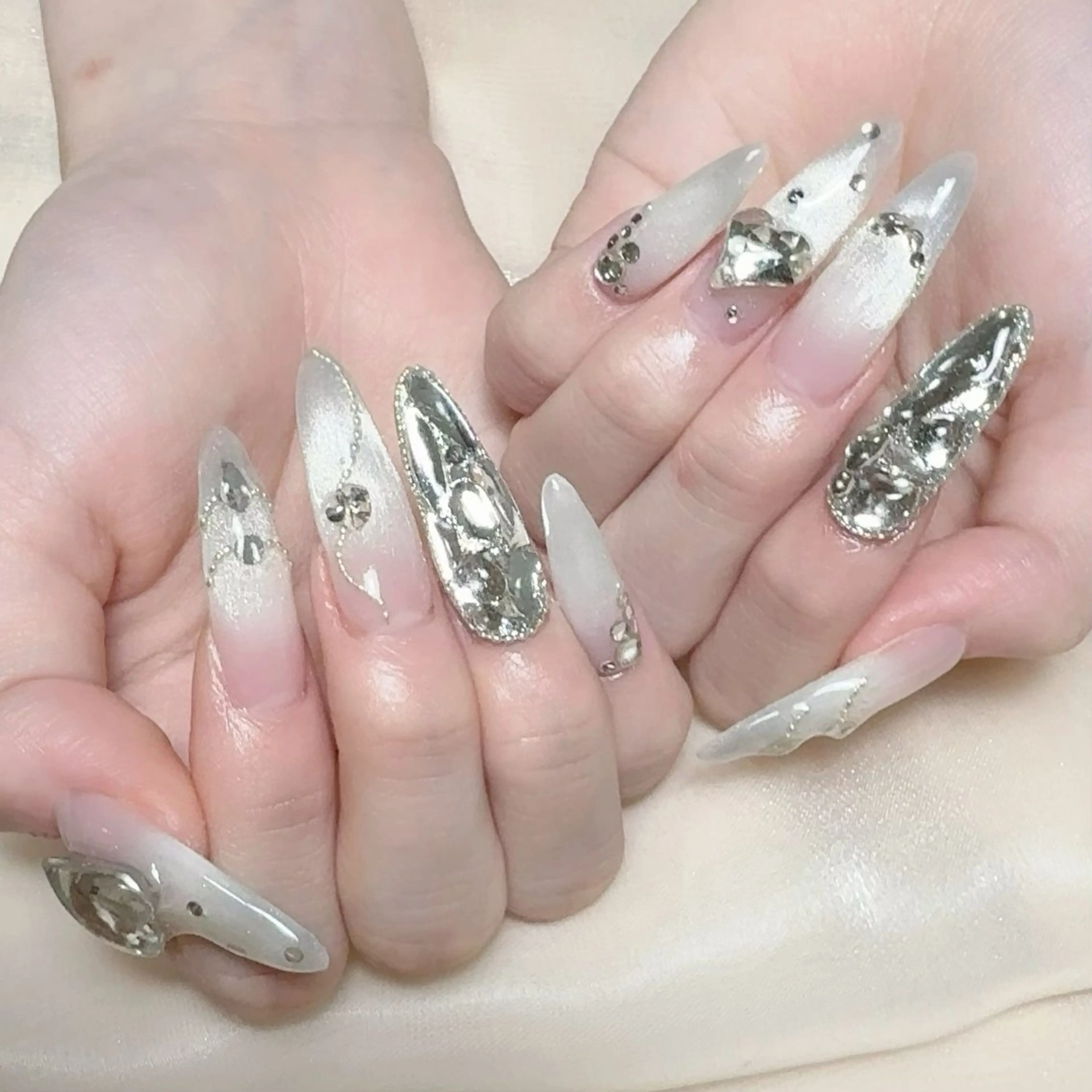 メンズ ネイル メンズ韓国風 アートネイル オーロラネイル ガーリー キラキラネイル ハンドネイル Nail salon 木にいるのネイルデザイン
