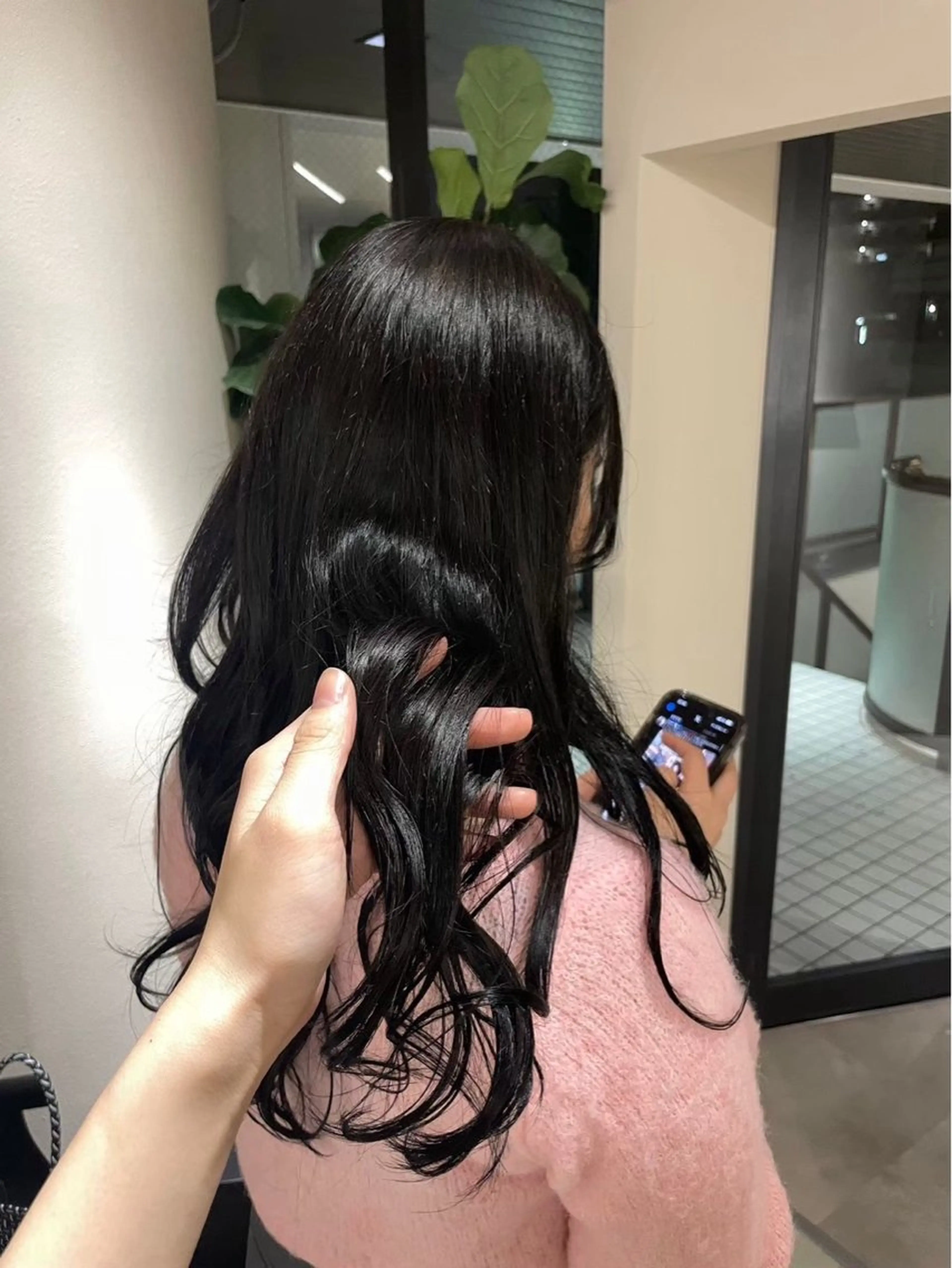 ロング カラー 黒髪 ヘアカラー RONND メイのヘアスタイル