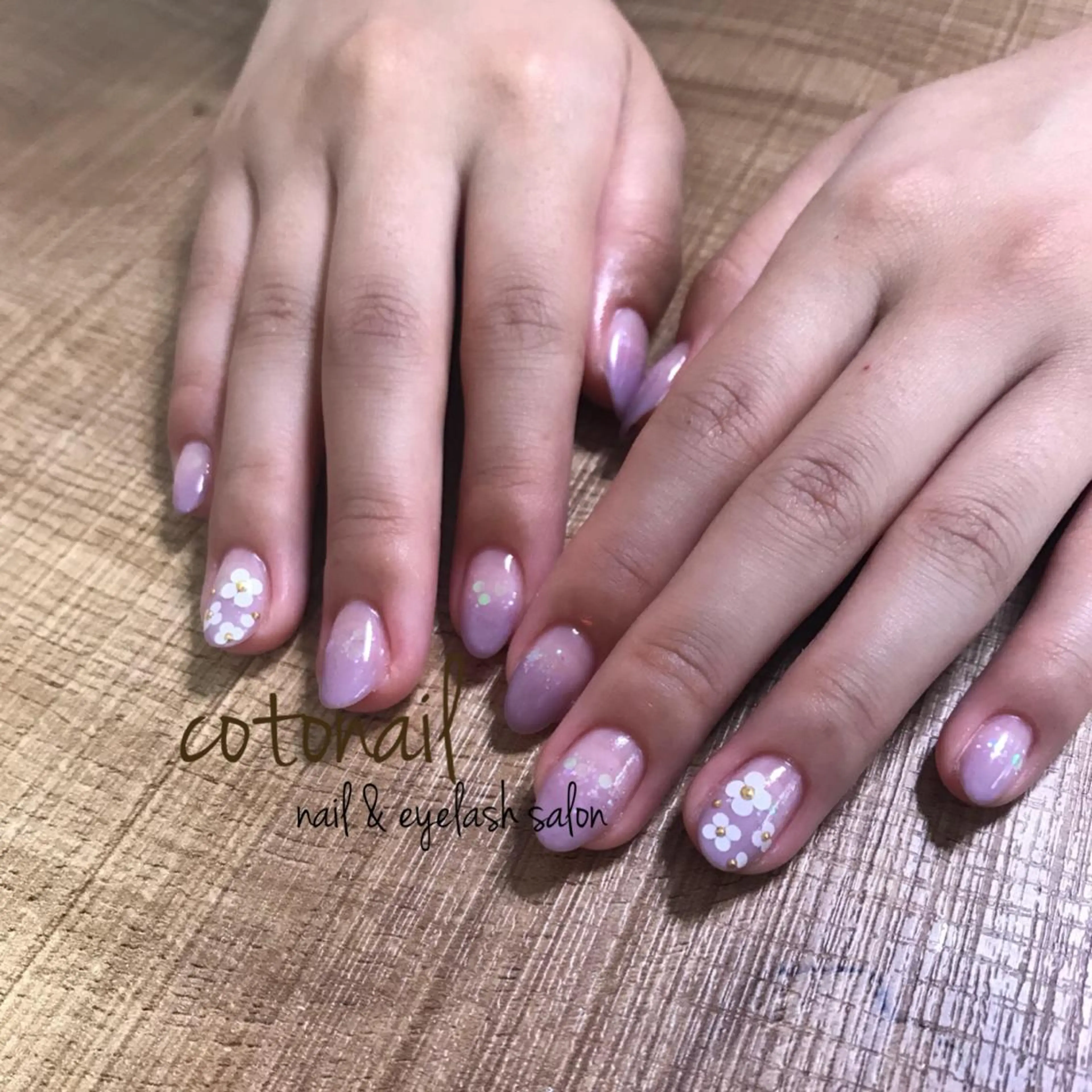 ミディアム ネイル アートネイル ハンドネイル ツメトマツゲ .のネイルデザイン