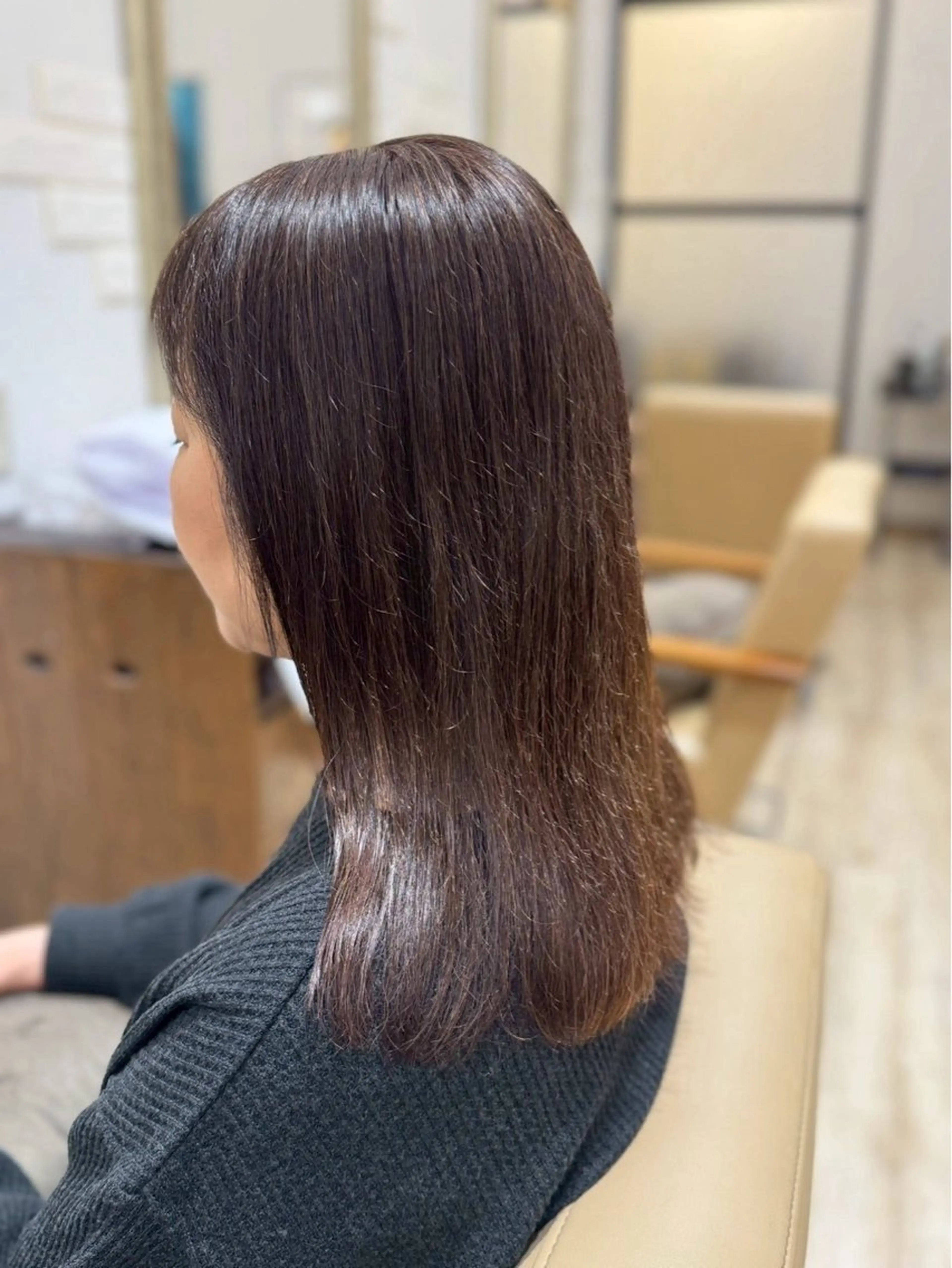セミロング ヘアカラー 三輪 あおいのヘアスタイル