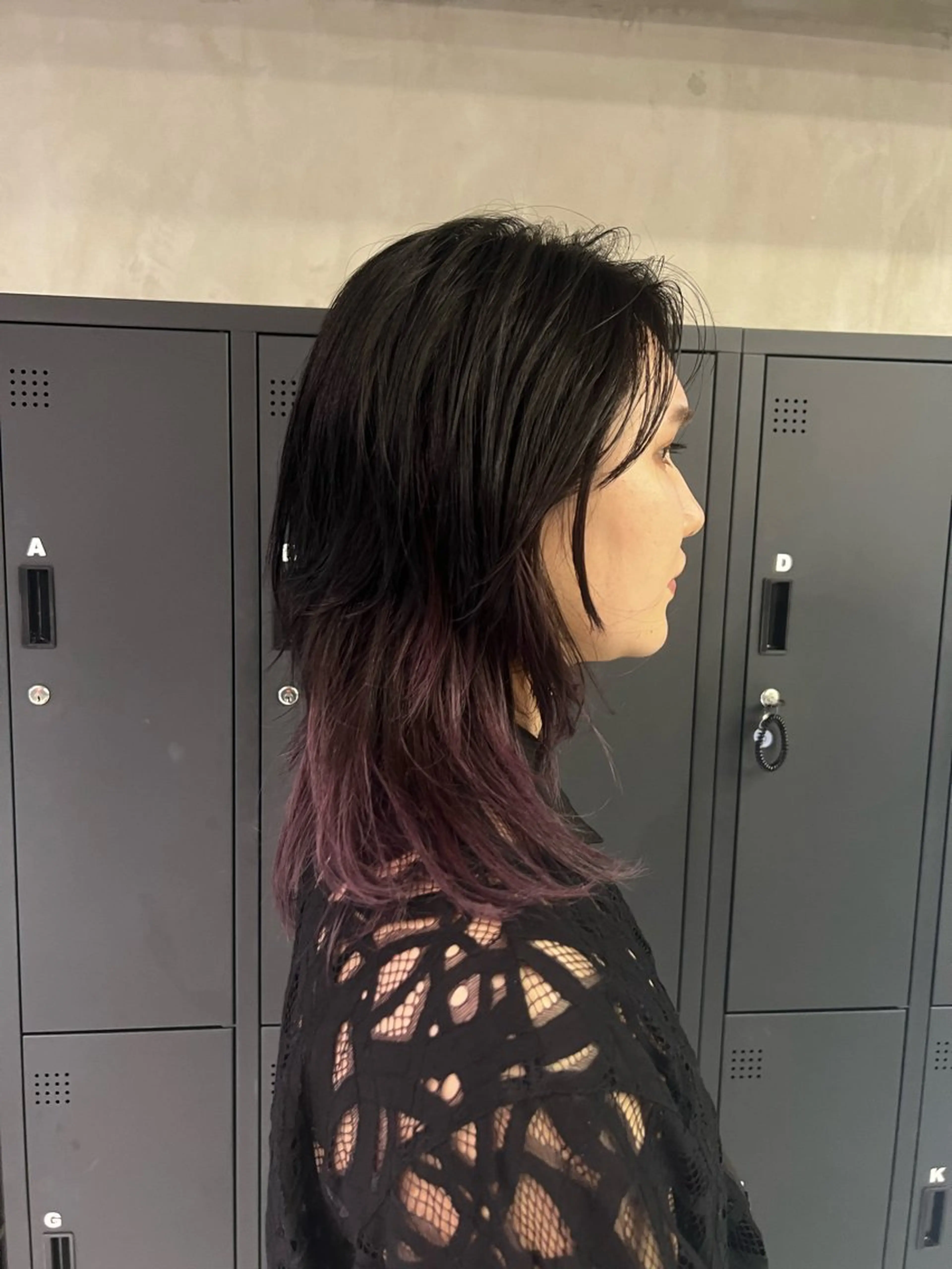 セミロング パープルカラー ヘアカラー ハイライト/白髪ぼか し/臼田さりな🌹のヘアスタイル