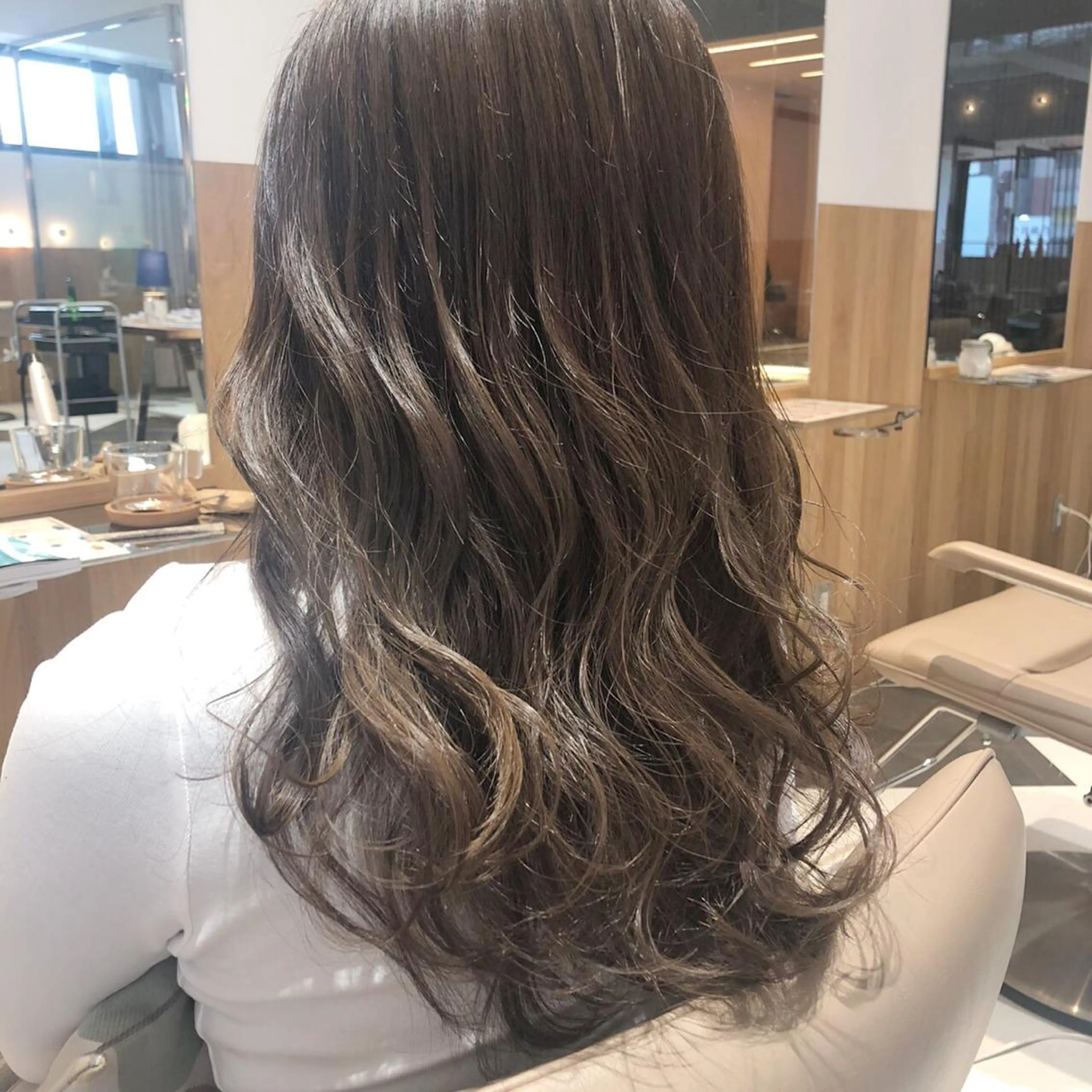 ロング カラー アッシュ アッシュグレー バレイヤージュ ベージュカラー ブリーチ ボブ/ハイトーン 立川loose 下田のヘアスタイル