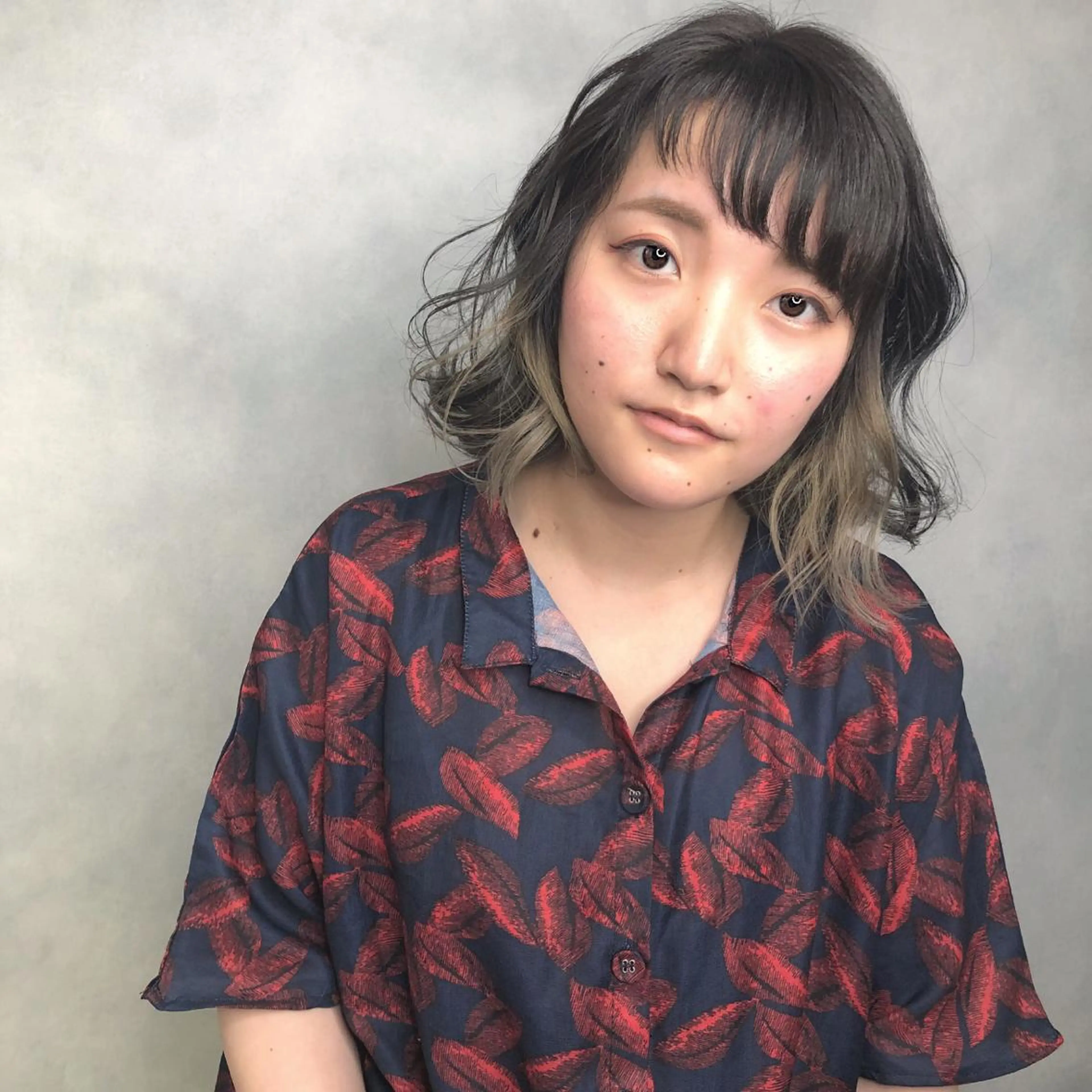 ミディアム カラー インナーカラー ORIKA 美容室のヘアスタイル