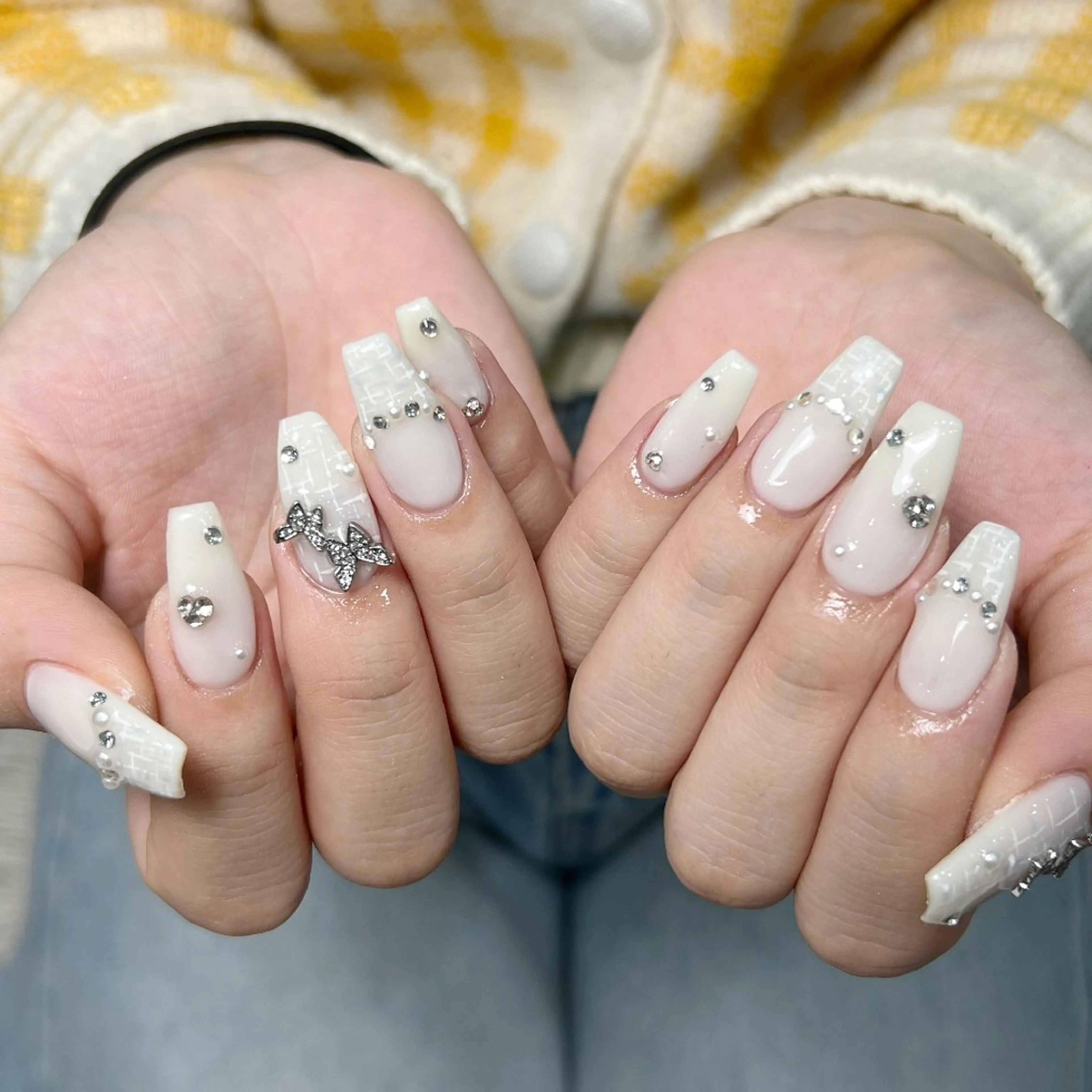 ネイル チークネイル 長さ出し フレンチネイル ジェルネイル キラキラネイル ハンドネイル UM Nail Salonのネイルデザイン
