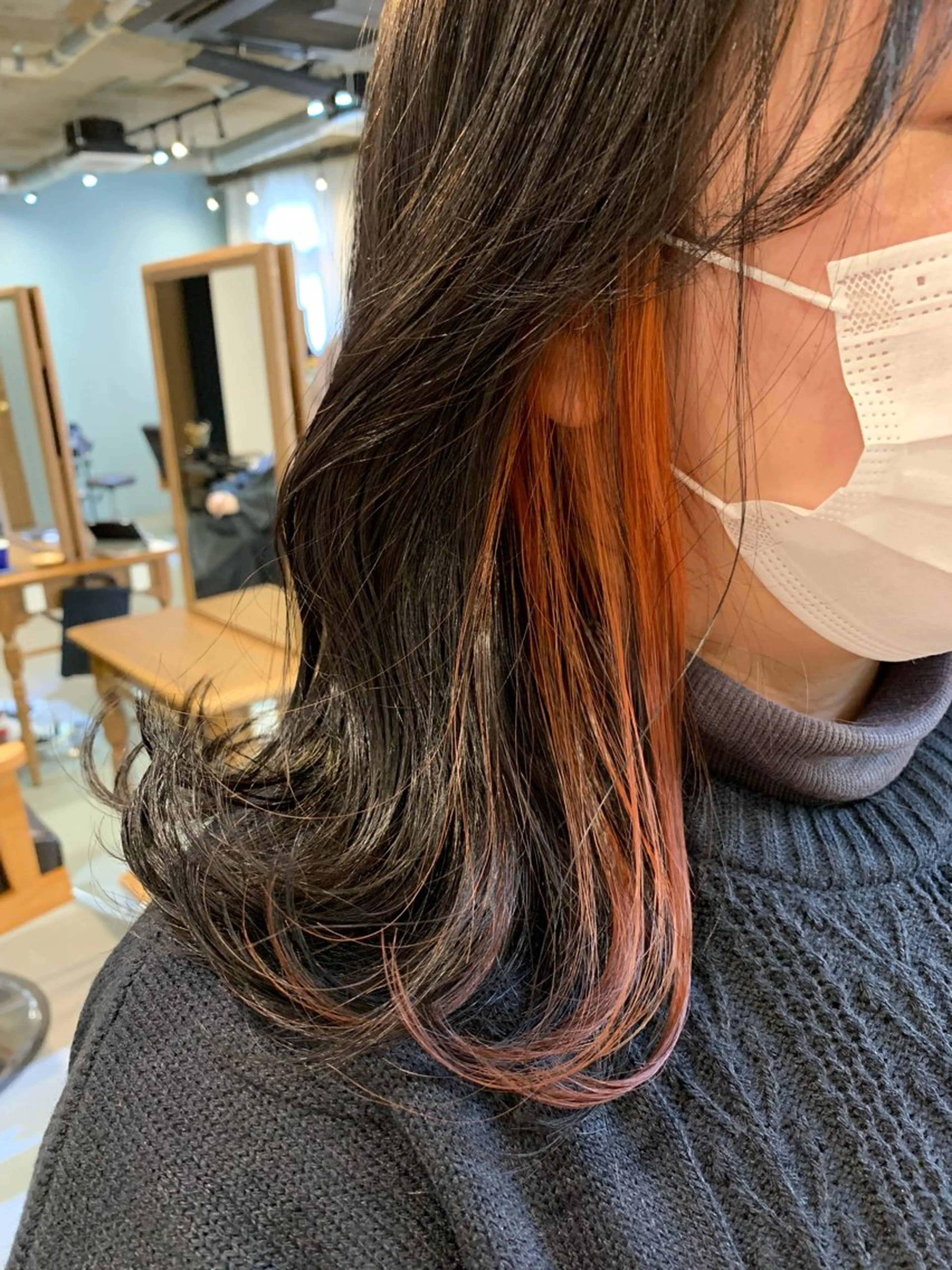 ミディアム カラー イヤリングカラー オレンジ カット ヘアカラー トリートメント 髪質改善/艶髪カラー 関野文也のヘアスタイル