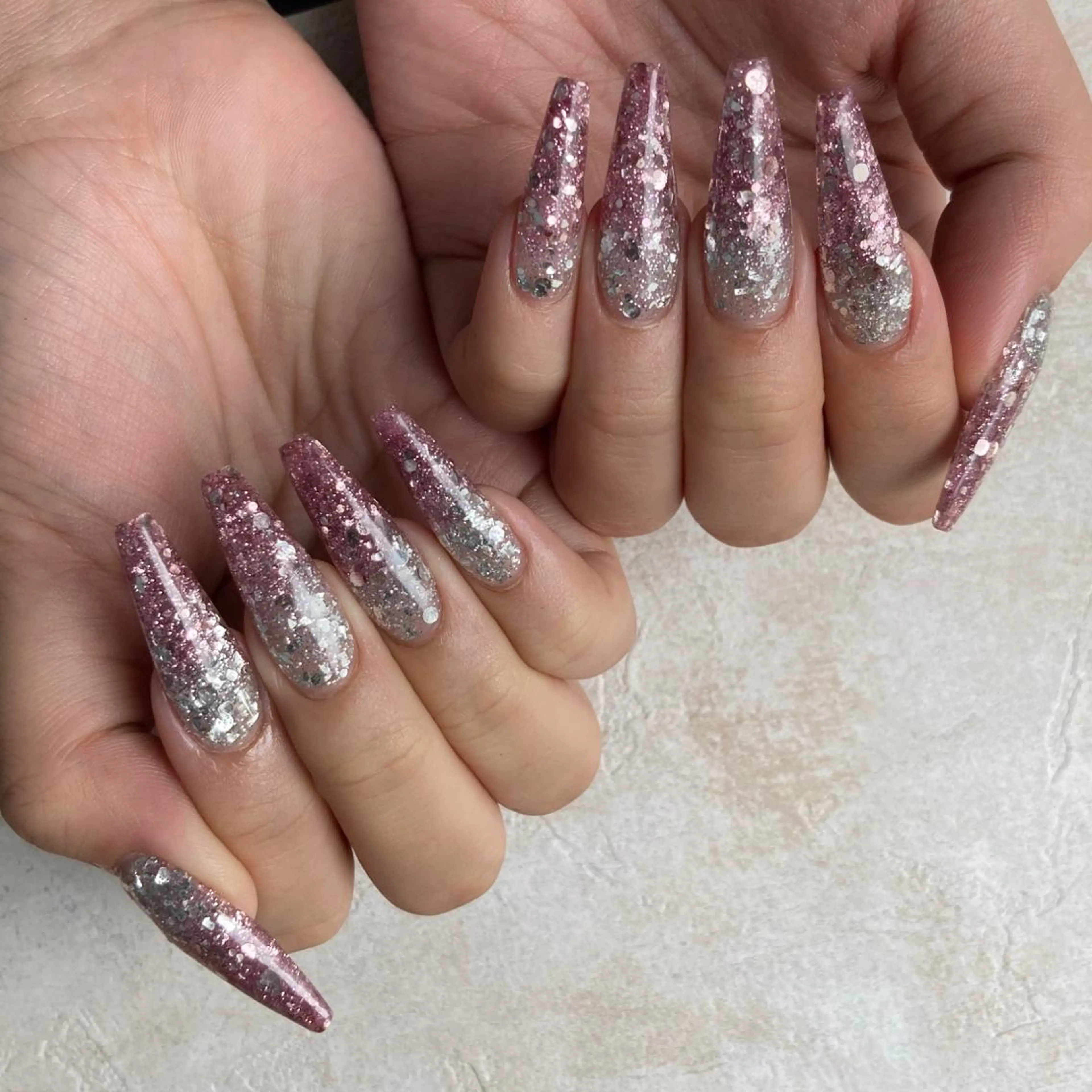 ネイル キラキラネイル ロングネイル crestnail所属・小林 束紗のネイルデザイン