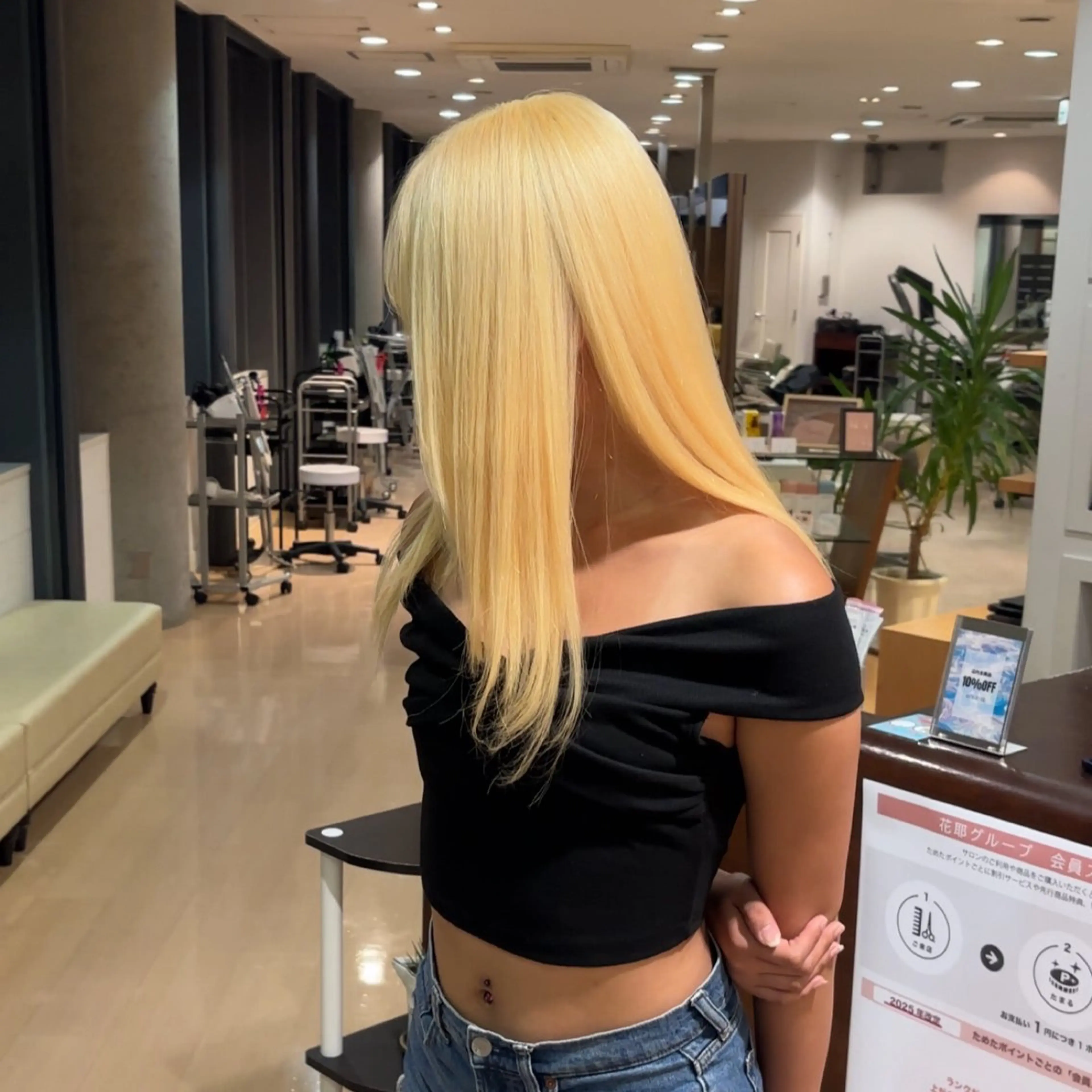 ロング カラー カット ヘアカラー トリートメント ✨ケアブリーチカラー ✨️透明感カラーのヘアスタイル