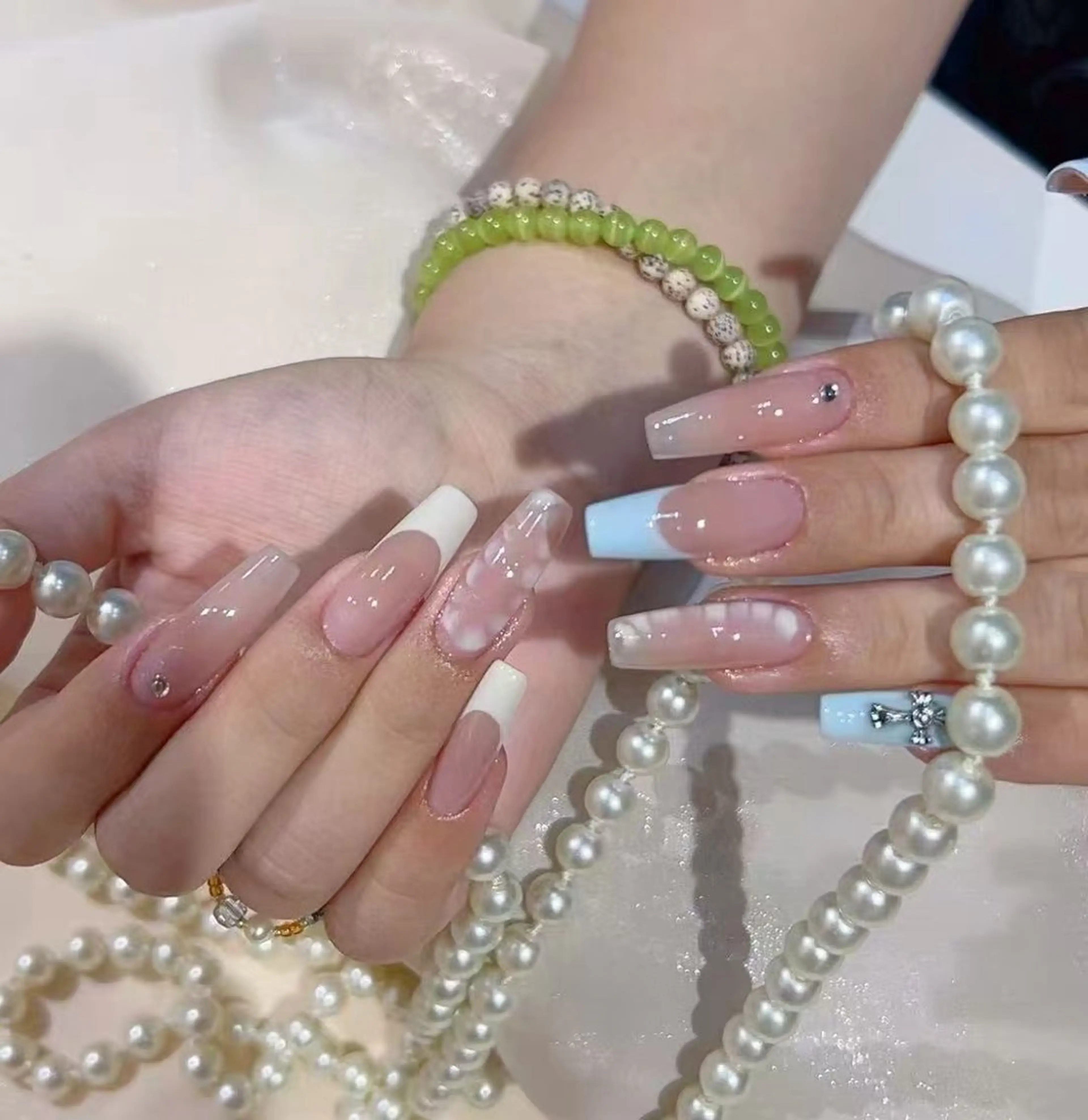 ネイル オーロラネイル フラワーネイル フットネイル フレンチネイル ジェルネイル ハンドネイル BabyYouMi nailのネイルデザイン
