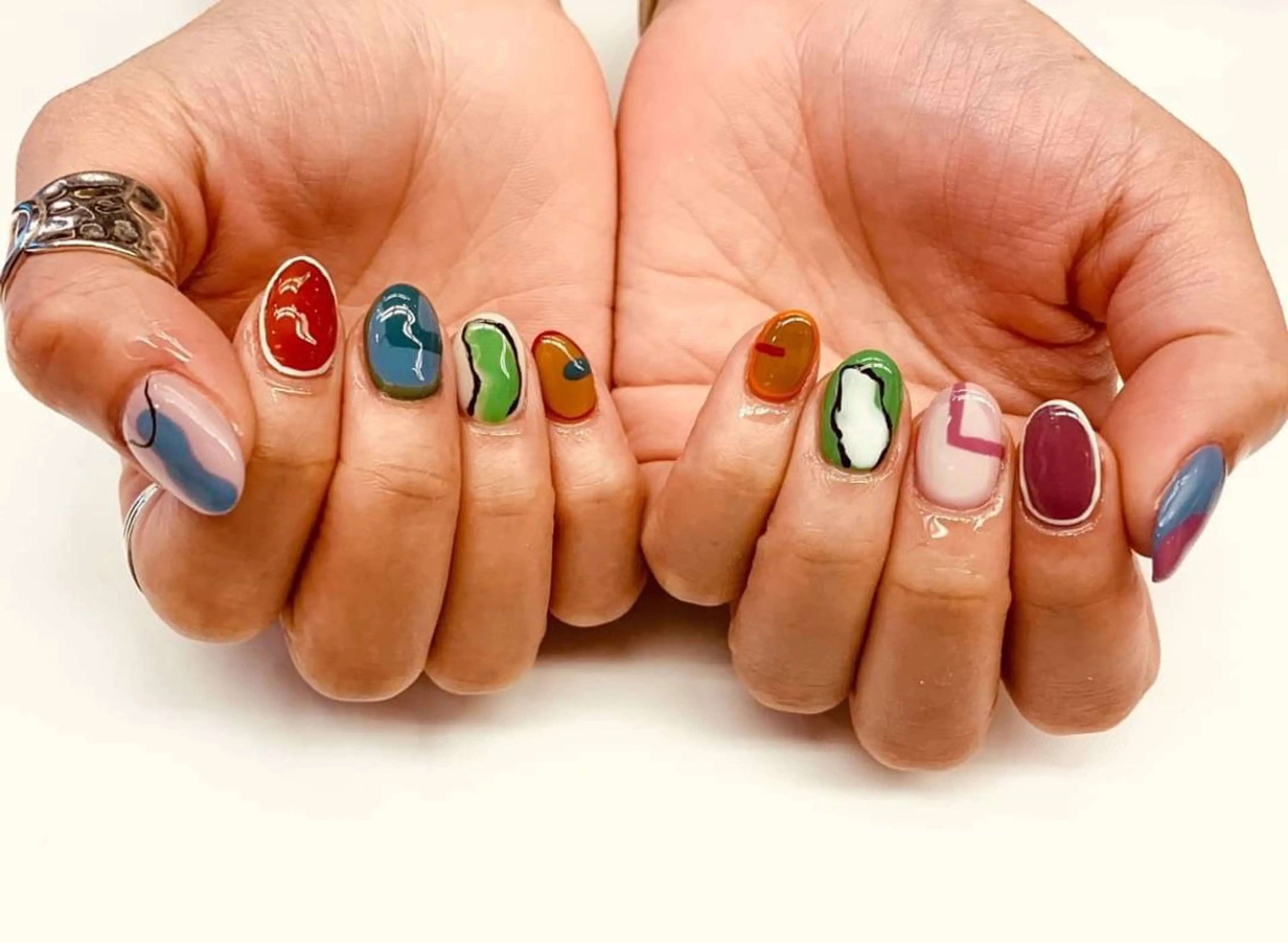 ネイル リンパ／美肌小顔専門サロンLiLi所属・Sakai Airiのネイルデザイン