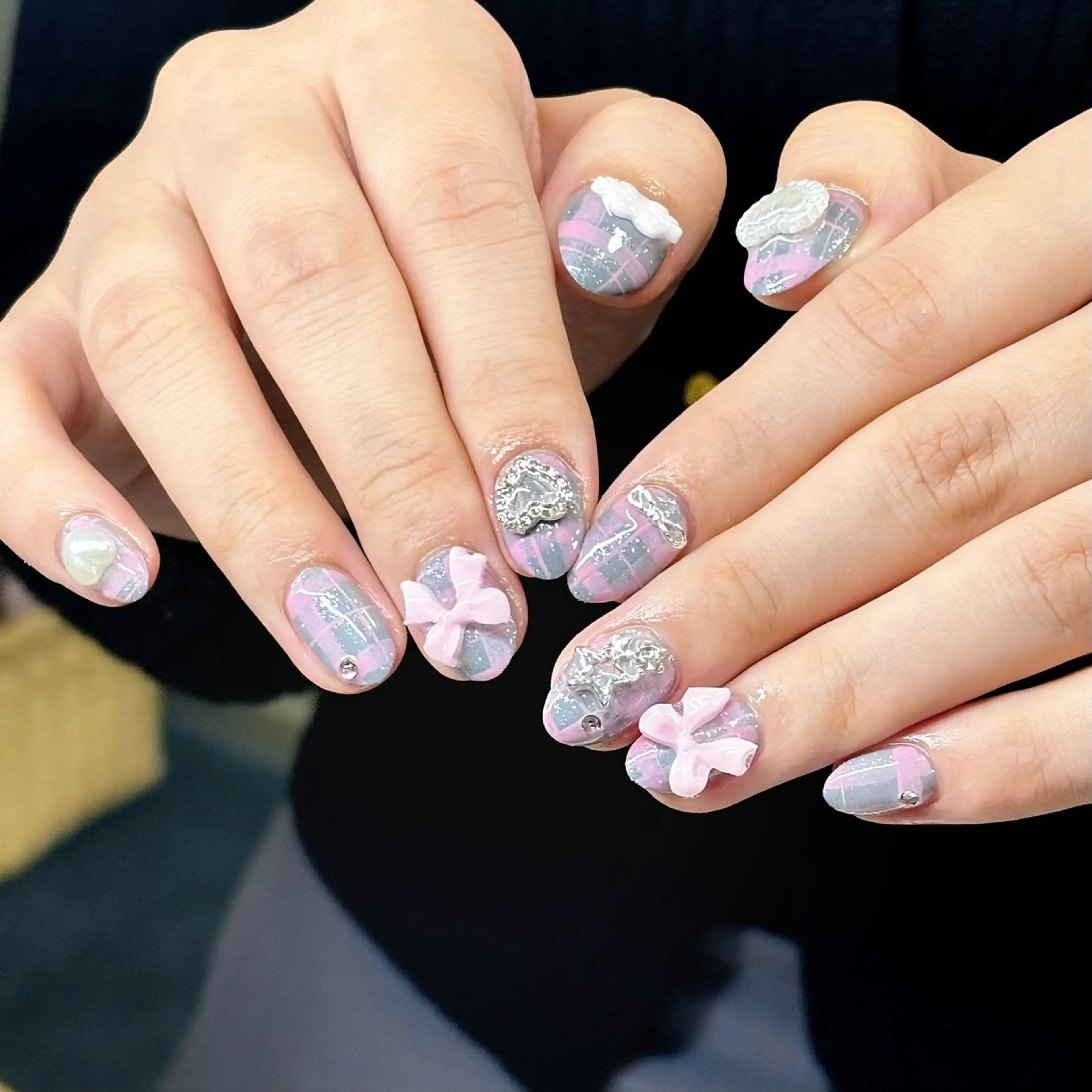 ネイル ブルー ガーリー ハート 水色 ピンク ハンドネイル ハンドケア 🎀NAIL🎀 AI🪄︎︎◝✩のネイルデザイン