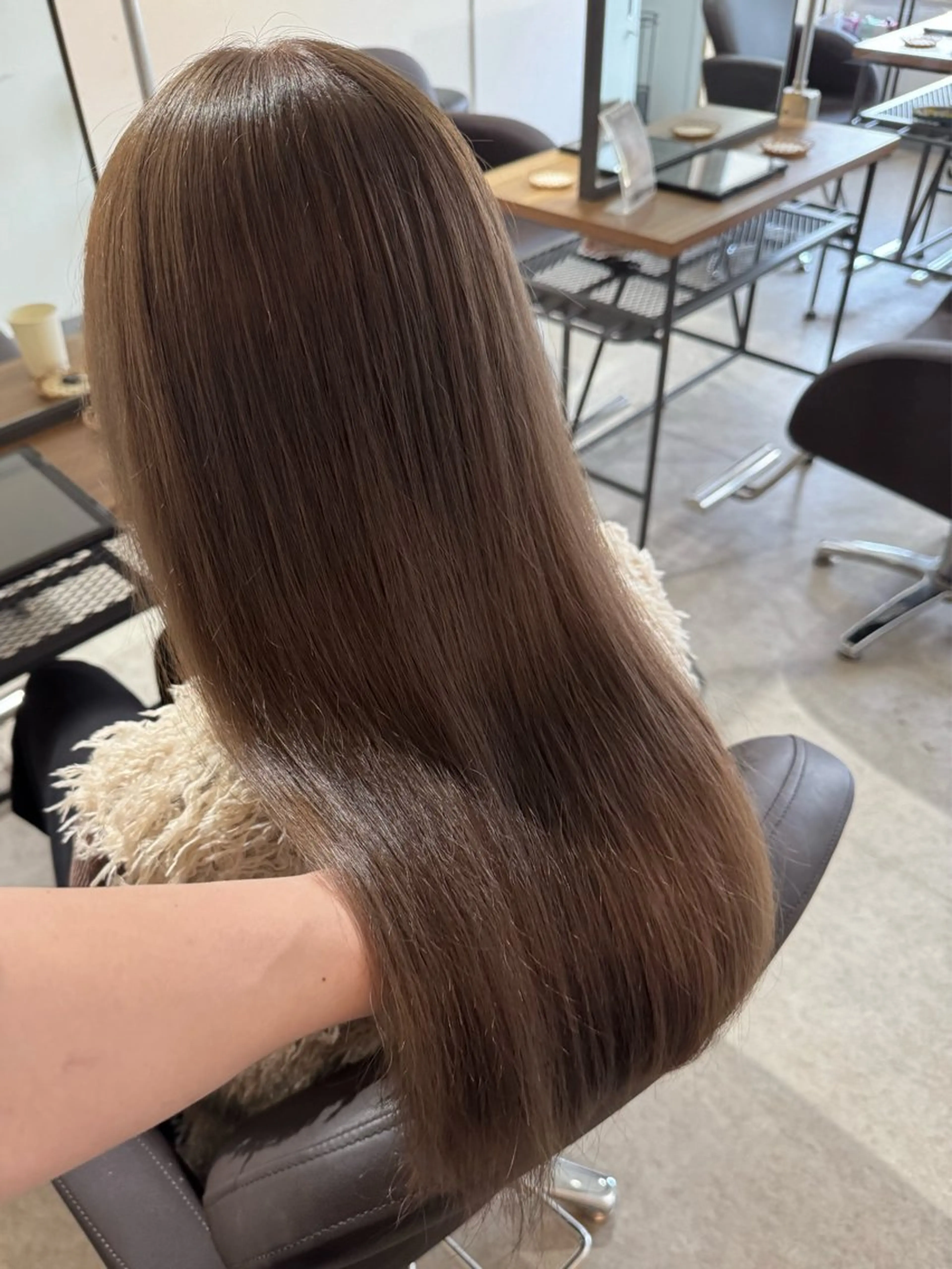ミディアム ✨艶ブリーチカラー✨ ✨艶髪ストレート✨のヘアスタイル