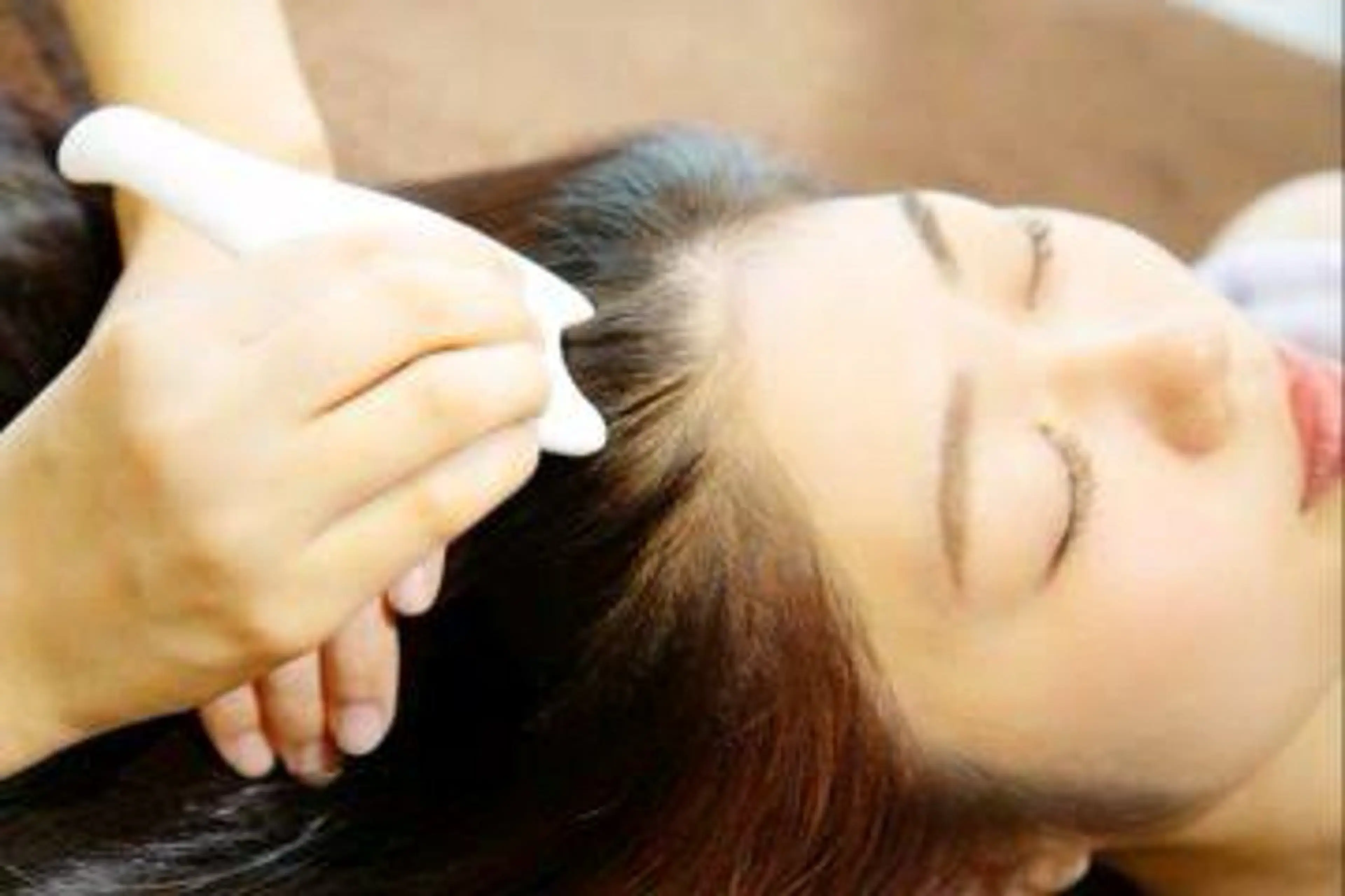 【ミニモ初回限定】ゴットハンド高橋ミカ先生監修🧠脳活ヘッドマッサージ💆🏻‍♀️天然の玄武岩を使ったカッサ使用🪨の写真