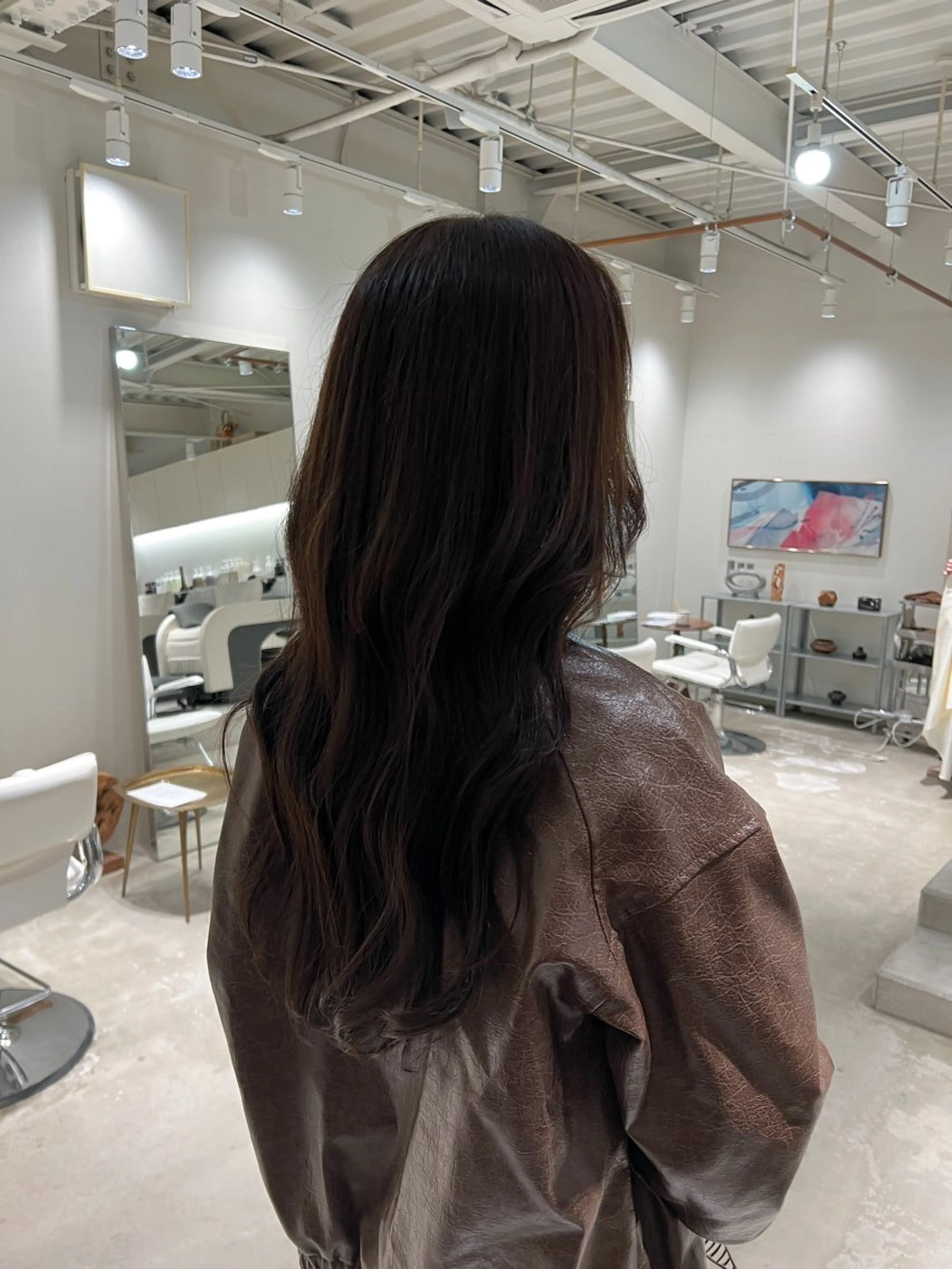 ロング カラー アッシュ アッシュブラウン ブラウンカラー 透明感カラー ヘアカラー 周東 芽依のヘアスタイル