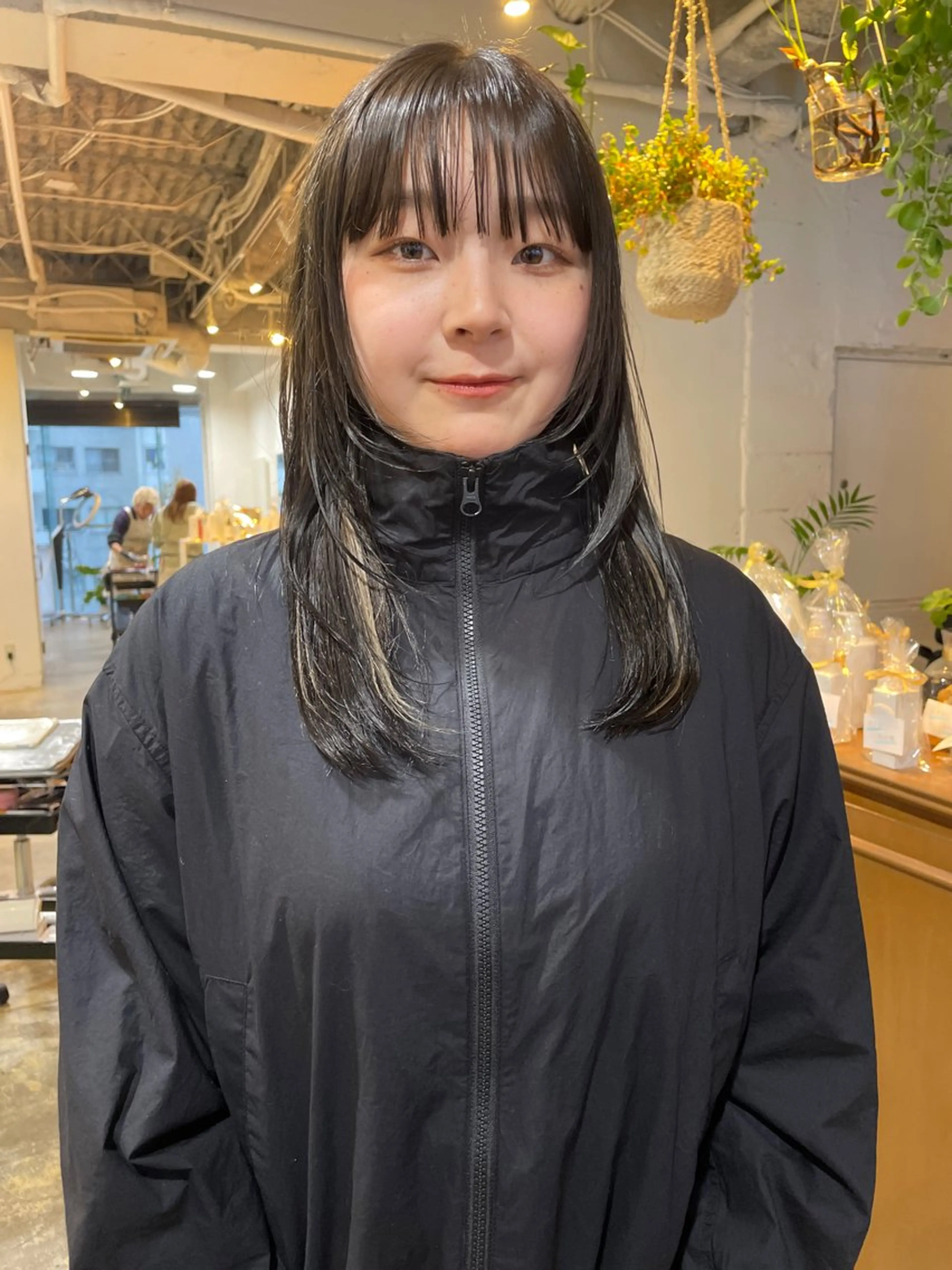 ミディアム カラー インナーカラー カット ヘアカラー トリートメント レイヤー／似合わせ TAKUYAのヘアスタイル