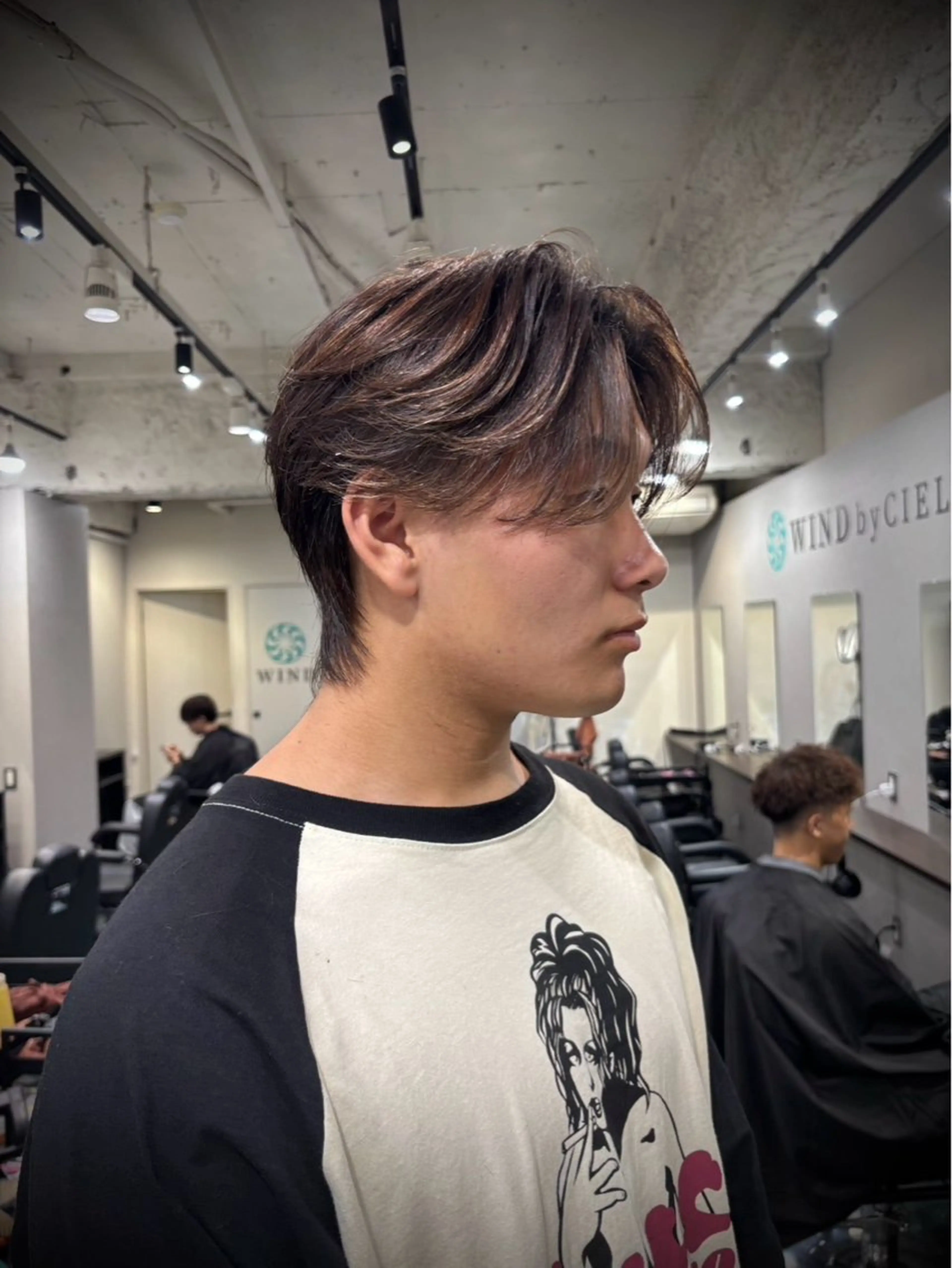 ミディアム メンズ センターパート メンズウルフカット くびれヘア ウルフカット メンズ美容室 難波北川司のヘアスタイル