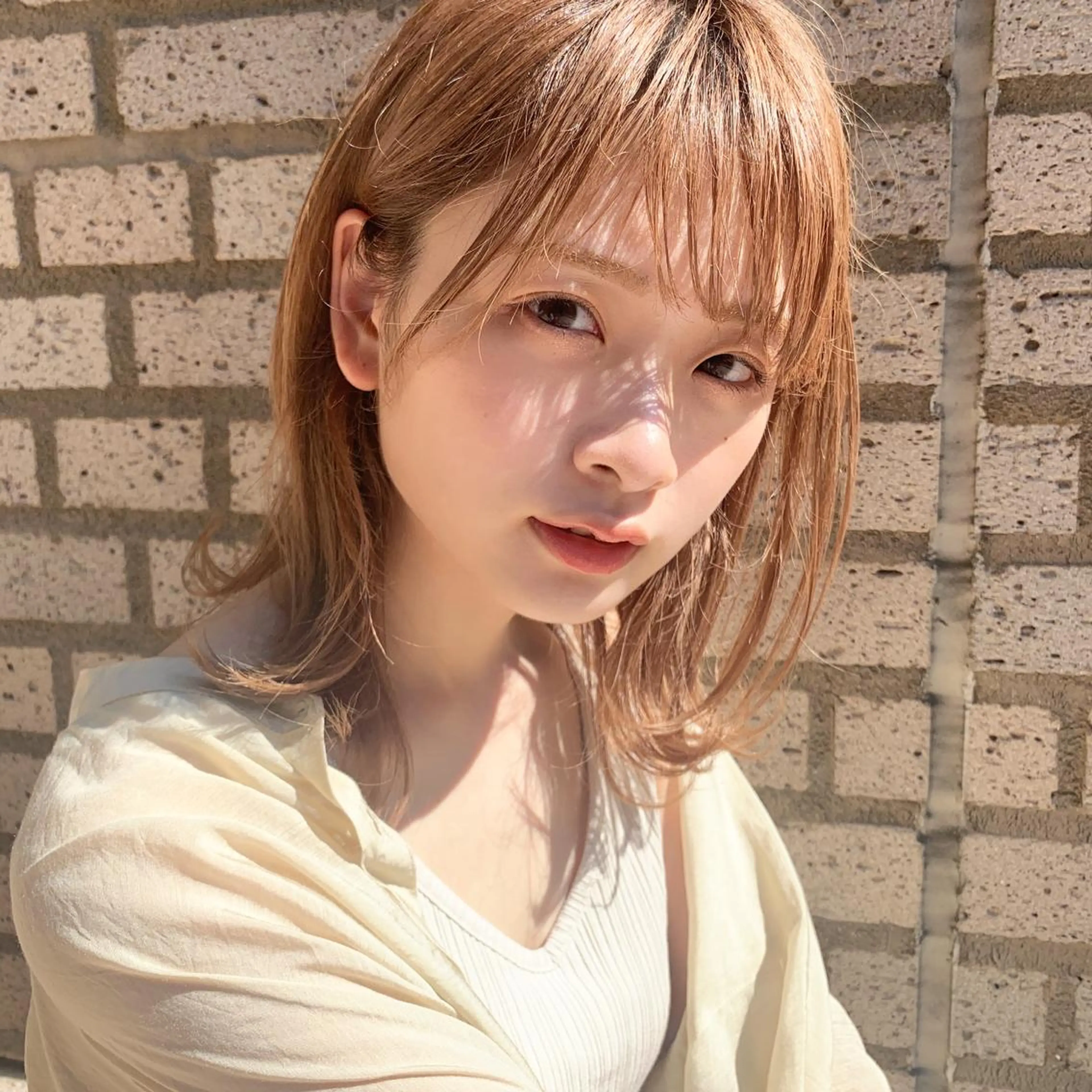 セミロング カラー ベージュカラー レイヤーカット ヘアカラー トリートメント chama レイヤーカットのヘアスタイル