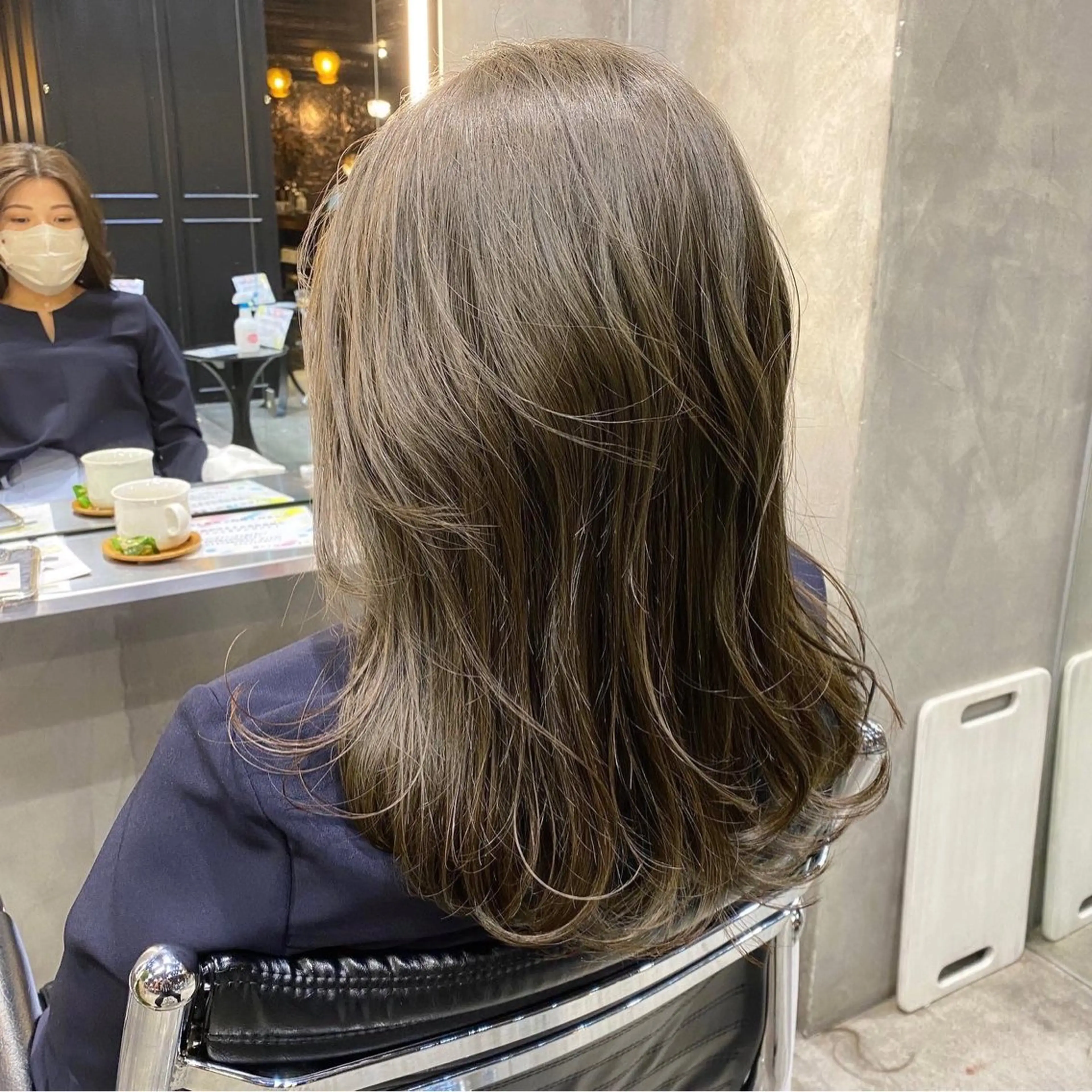 セミロング カラー グレージュ カーキグレージュ カット ヘアカラー トリートメント ブリーチなしダブル カラー🧸🐺陽介のヘアスタイル