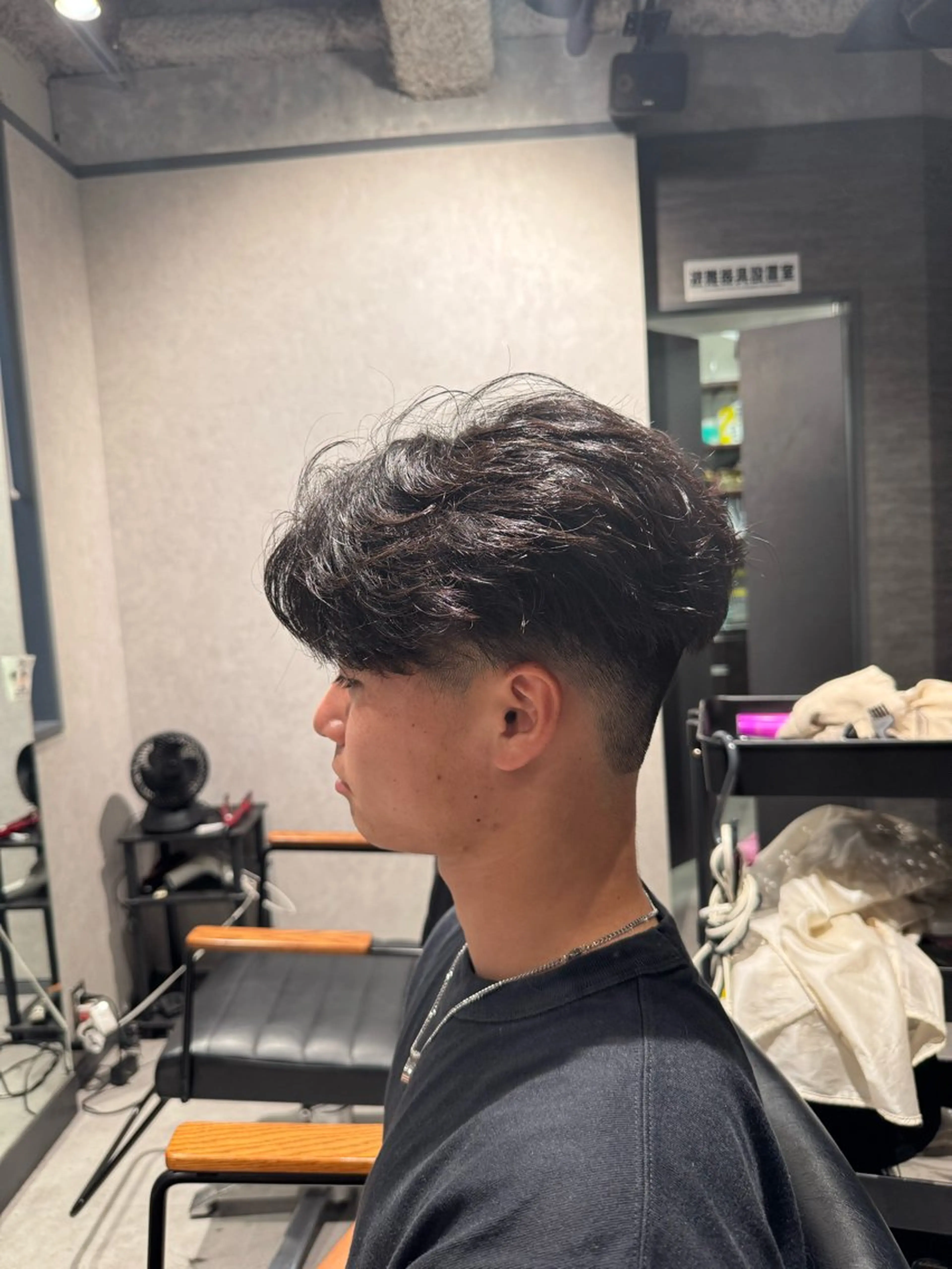 ショート パーマ メンズ カット パーマ 韓国特化🇰🇷愁斗 センターパートパーマのヘアスタイル