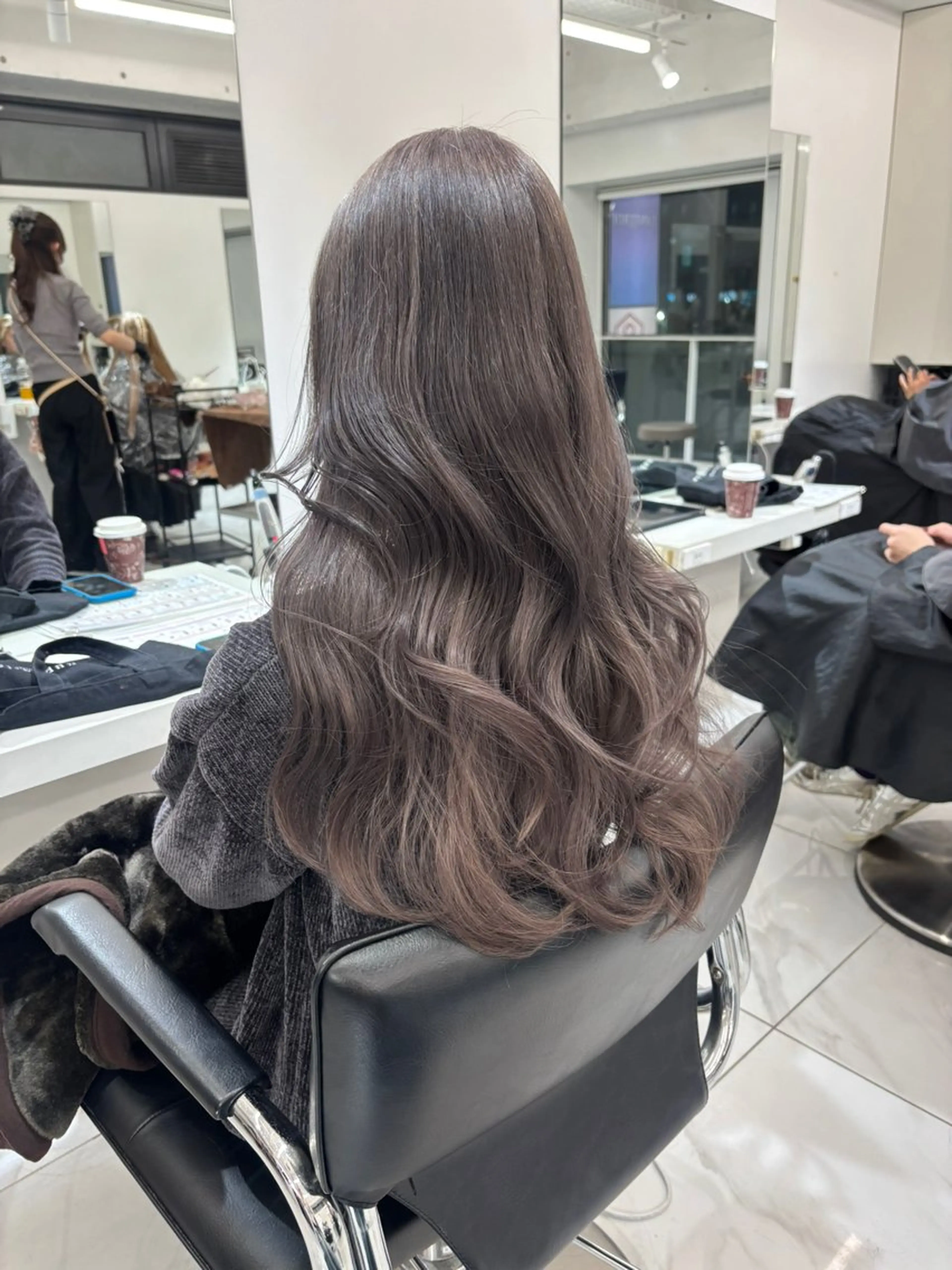 ロング カラー ブリーチ ダークグレー ダークグレージュ グレージュ ヘアカラー トリートメント 韓国レイヤーカット 渋谷/Satsukiのヘアスタイル