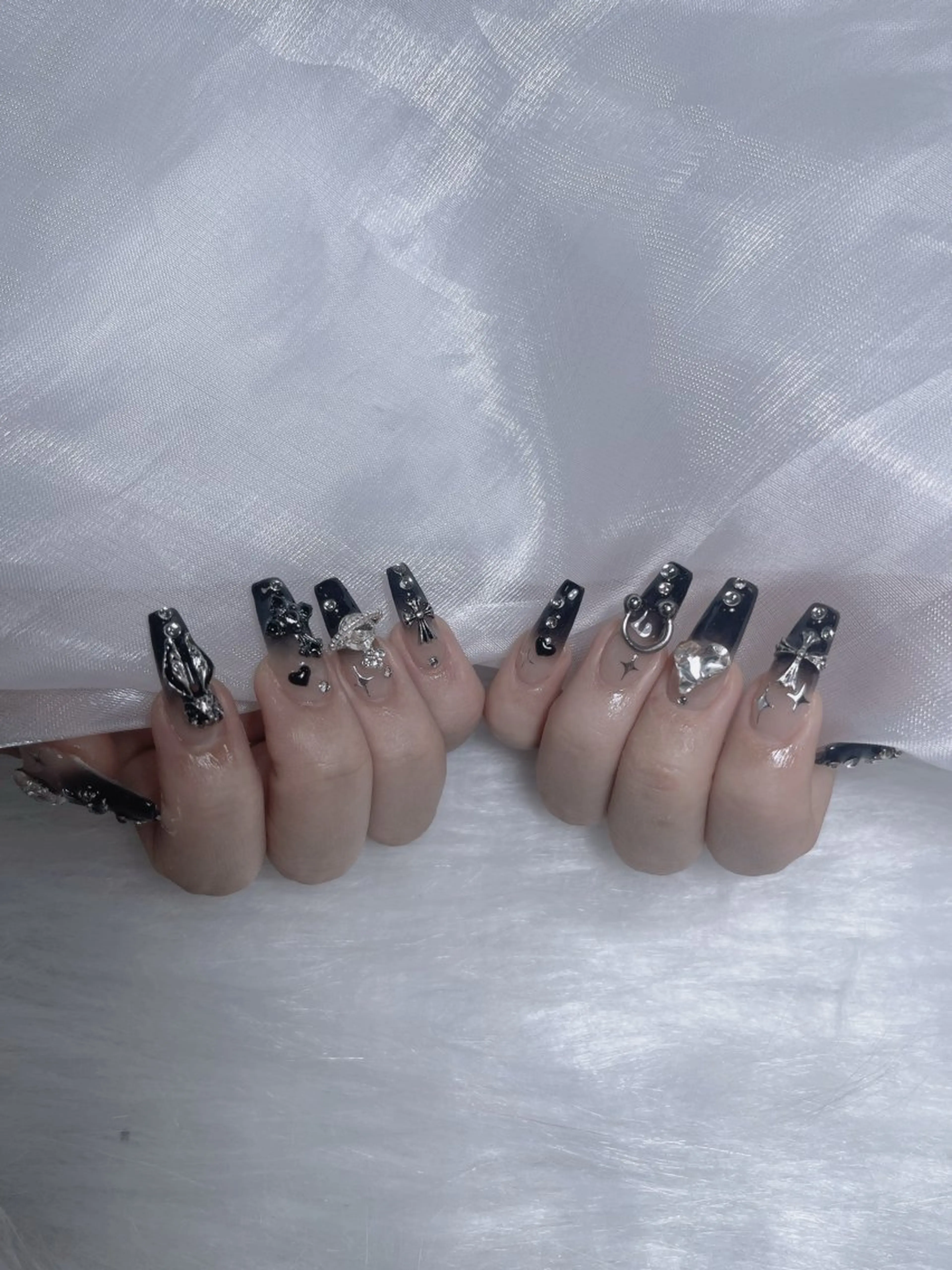 ネイル 成人式 ロングネイル マグネットネイル 大理石ネイル(マーブル) リボン ハンドネイル Amee Nailsalon所属・Amee Nailsalonのネイルデザイン