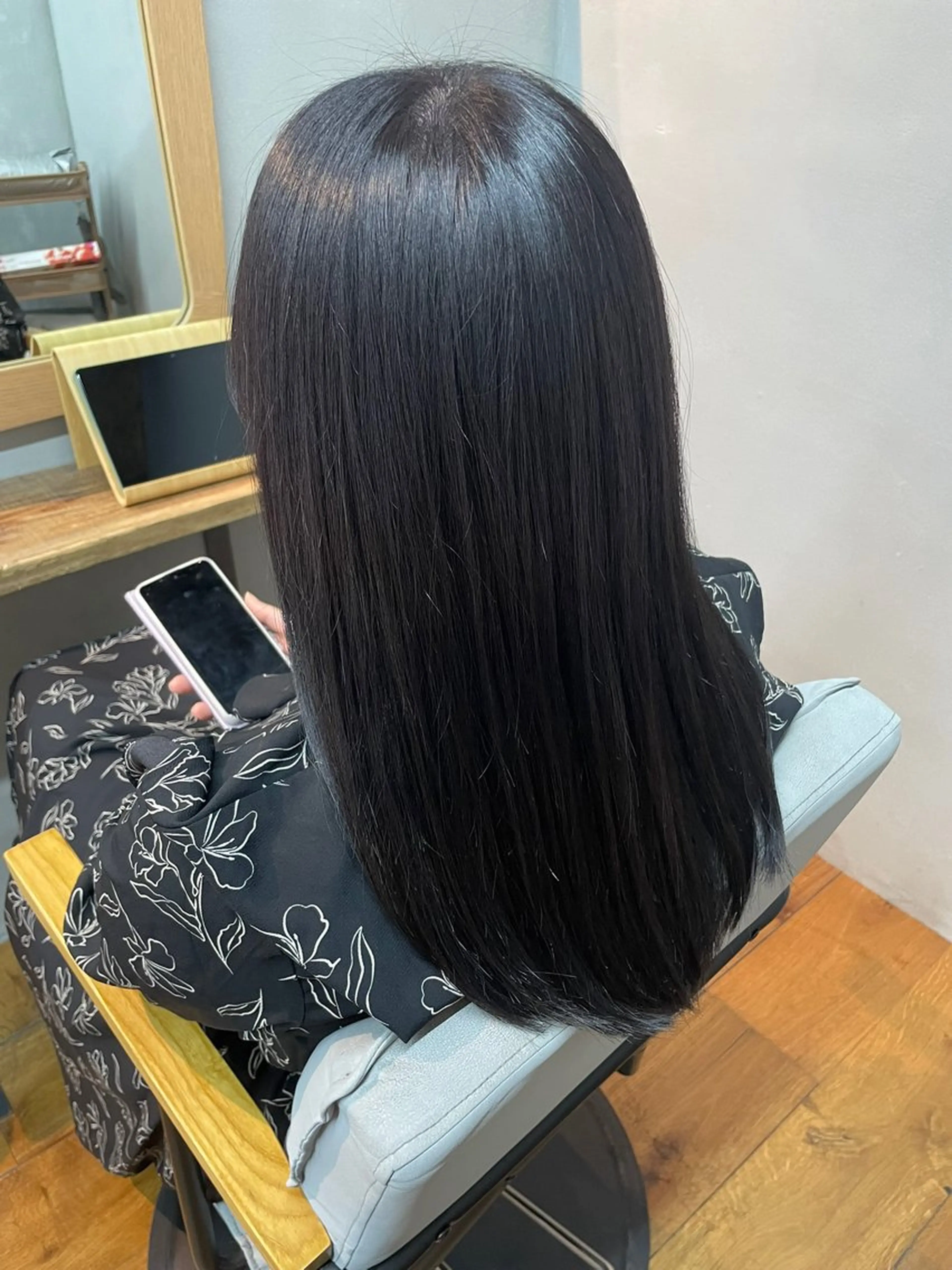 セミロング カラー ダークグレー カット ヘアカラー トリートメント 女性リピ90%🍨 🩷佐藤みずきのヘアスタイル