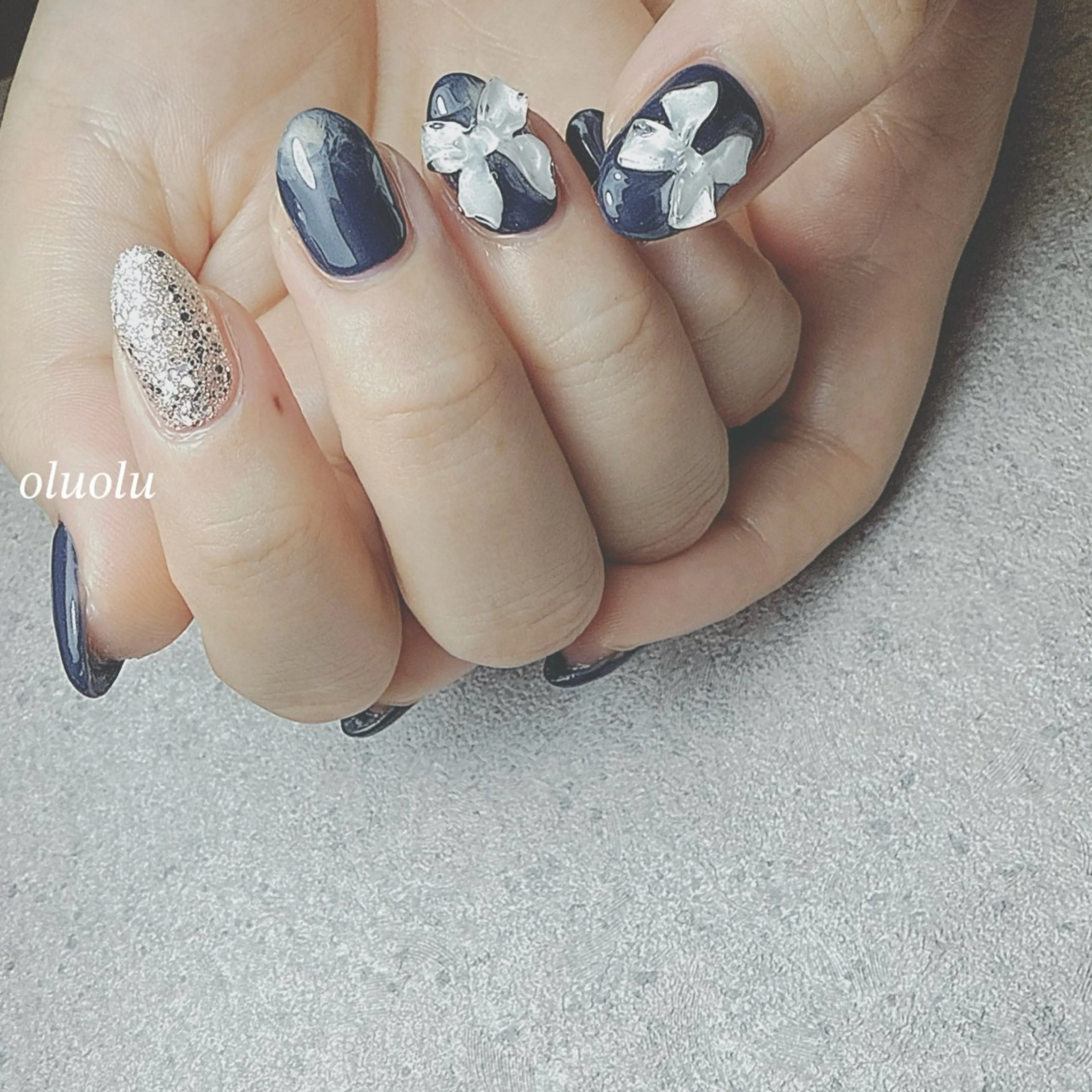 ネイル アートネイル ガーリー ネイビー ニュアンスネイル リボン ハンドネイル 大村 紬華のネイルデザイン