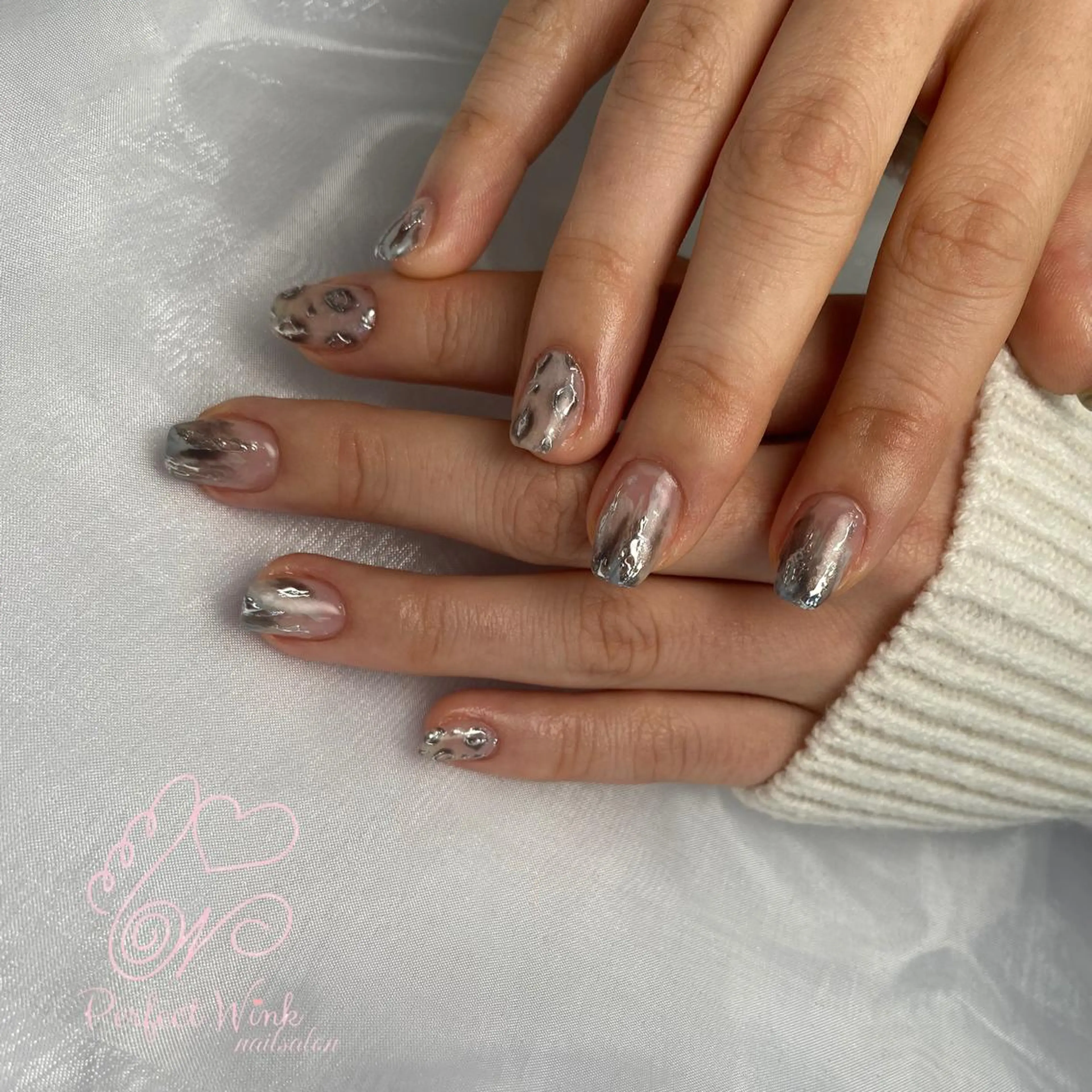 ネイル アニマル柄 ミラーネイル ニュアンスネイル 💅Perfect Wink RUI🌈のネイルデザイン