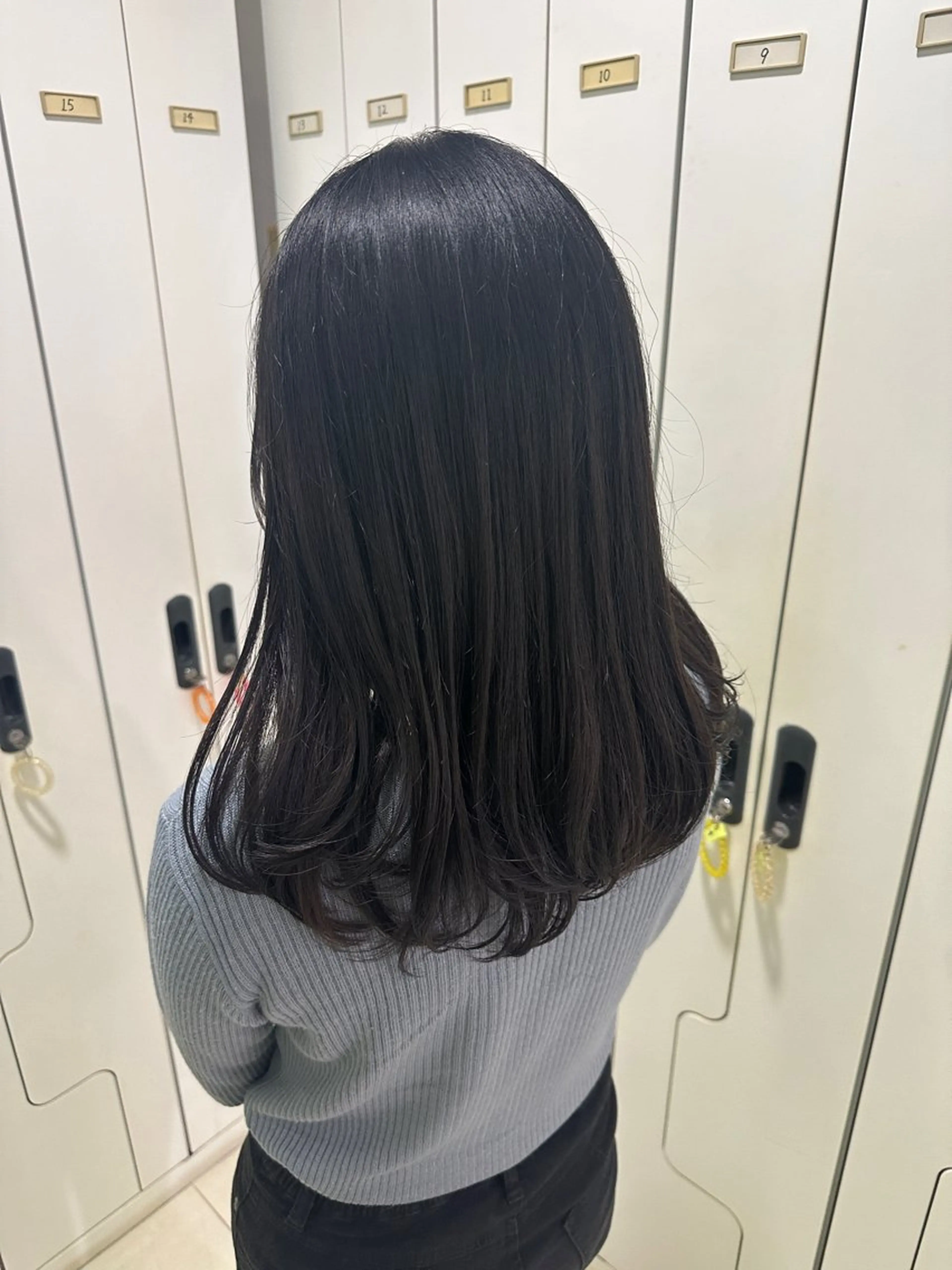 ミディアム レイヤーカット カット ヘアカラー 艶カラーlayer 🩷🩷のヘアスタイル