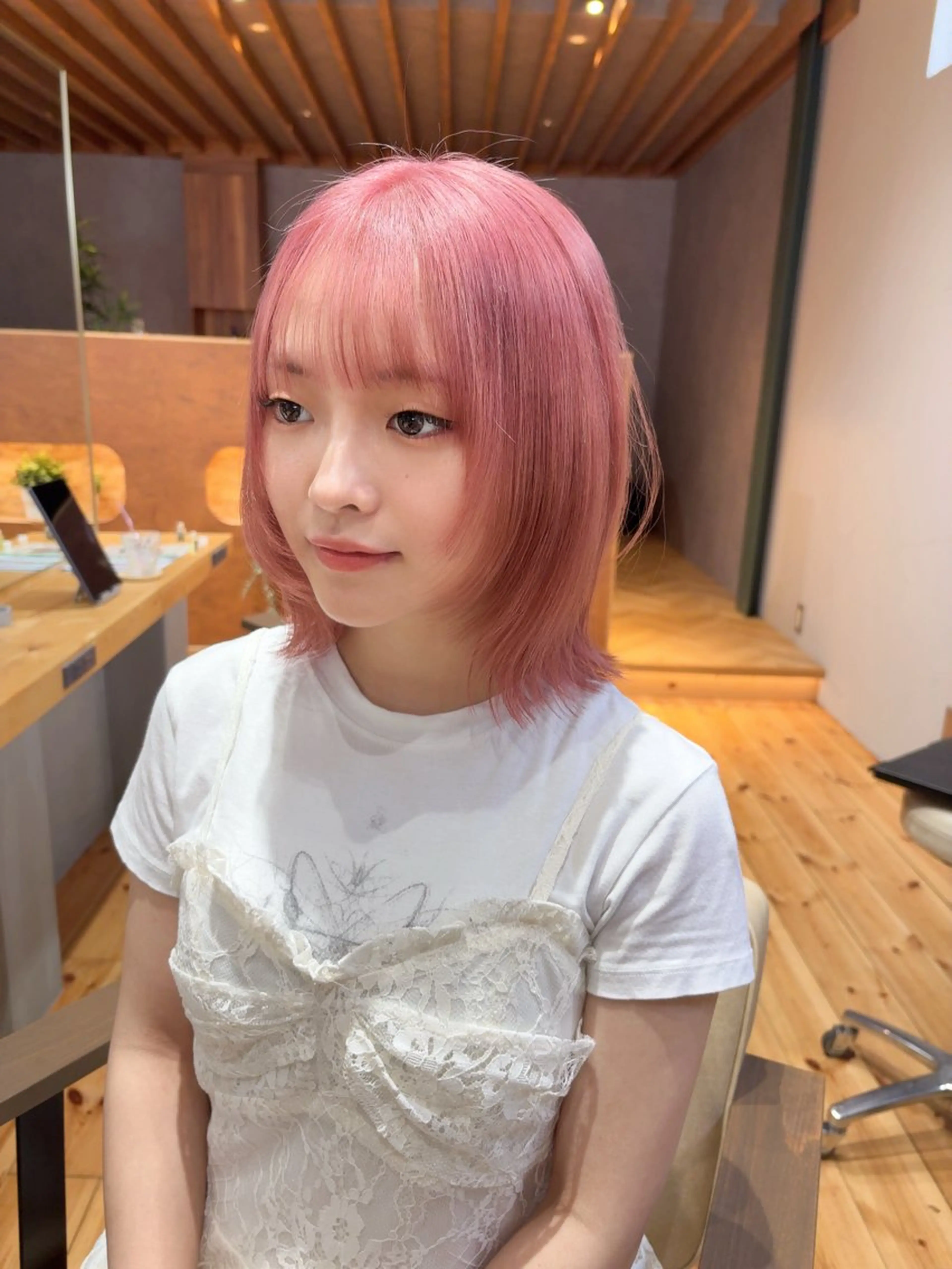 ミディアム カット ヘアカラー セルバ所属・HIRORO ブリーチ/ハイトーンのヘアスタイル