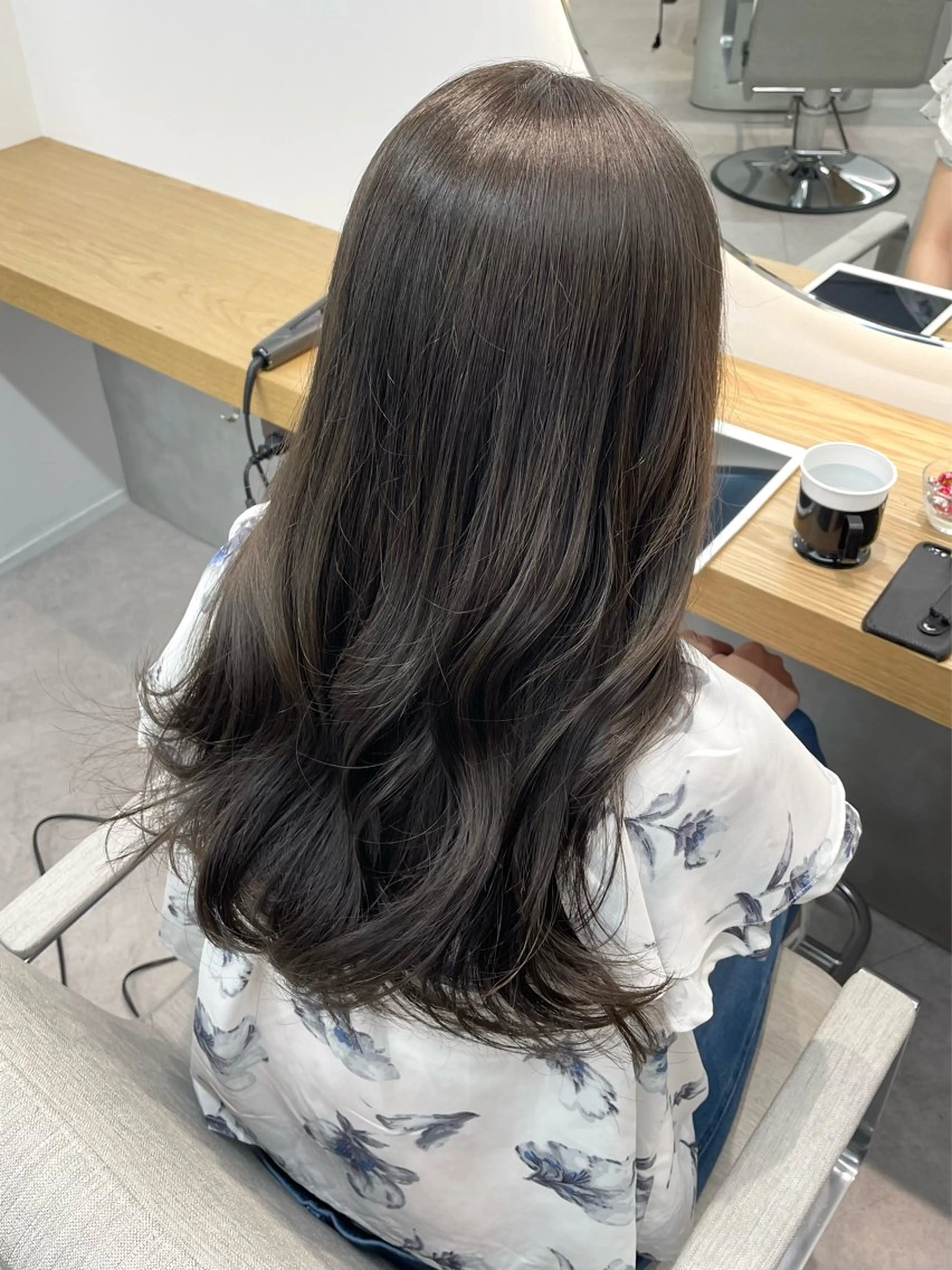 ロング カラー グレージュ オリーブグレージュ オリーブグレー 澤 佑華 🎀 透明感カラーのヘアスタイル