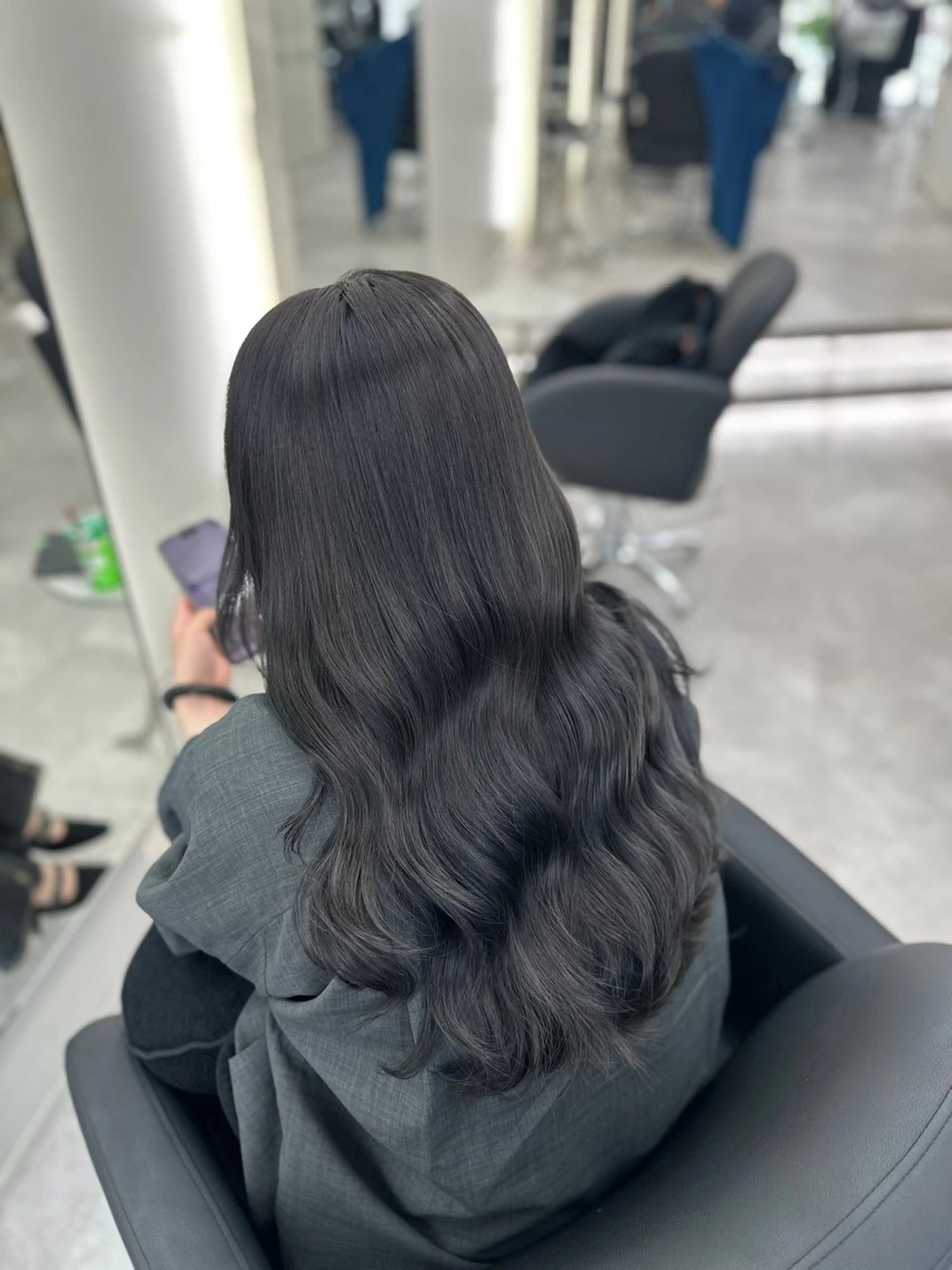 ロング カラー ダークグレー ダークグレージュ グレージュ カット ヘアカラー 縮毛矯正/艶カラー /髪質改善/なんばのヘアスタイル