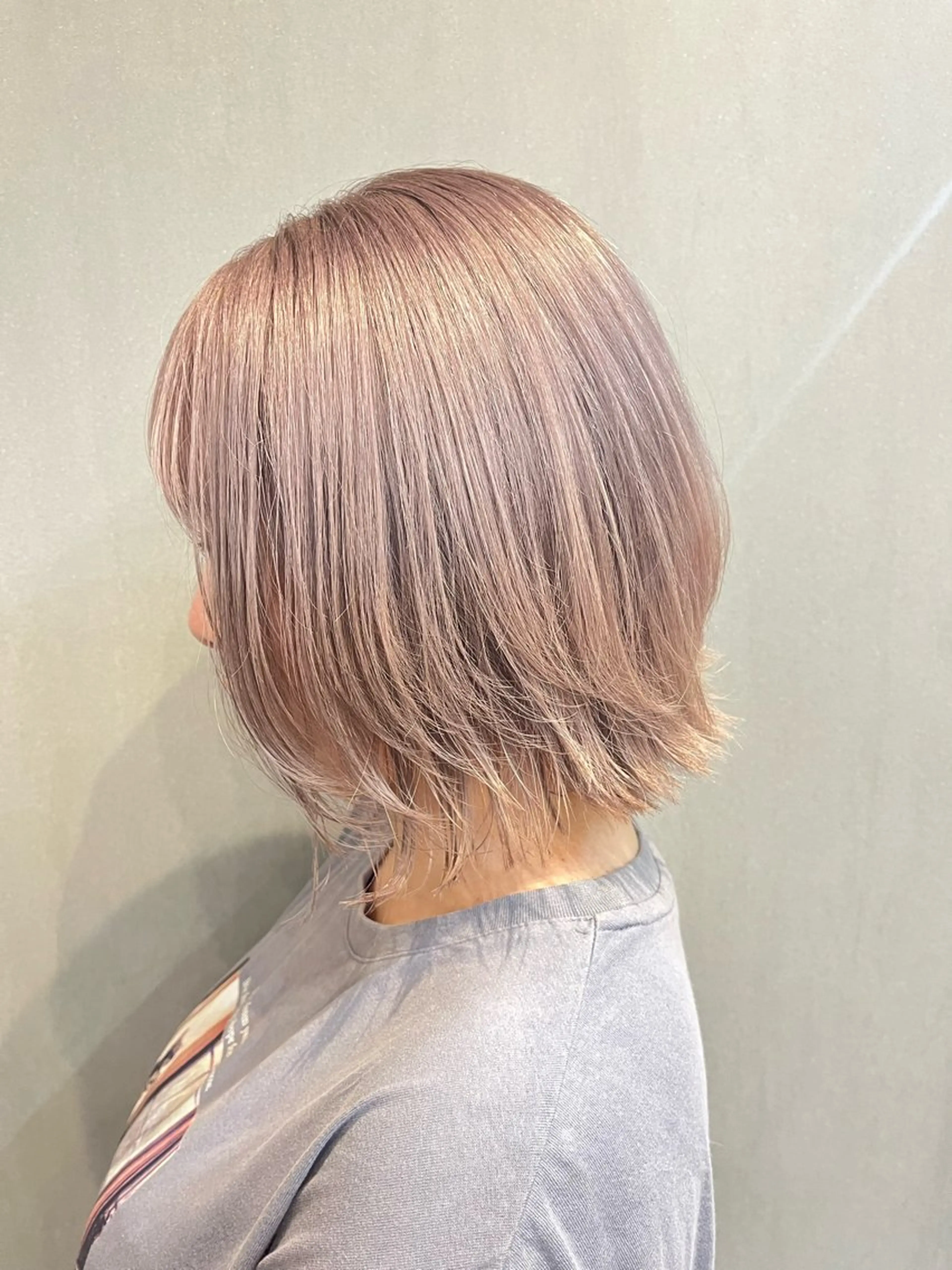 ミディアム カラー ボブレイヤー ベージュカラー ブリーチ ミルクティーベージュ ピンクカラー ✨fifth /佐藤楓花✨️のヘアスタイル