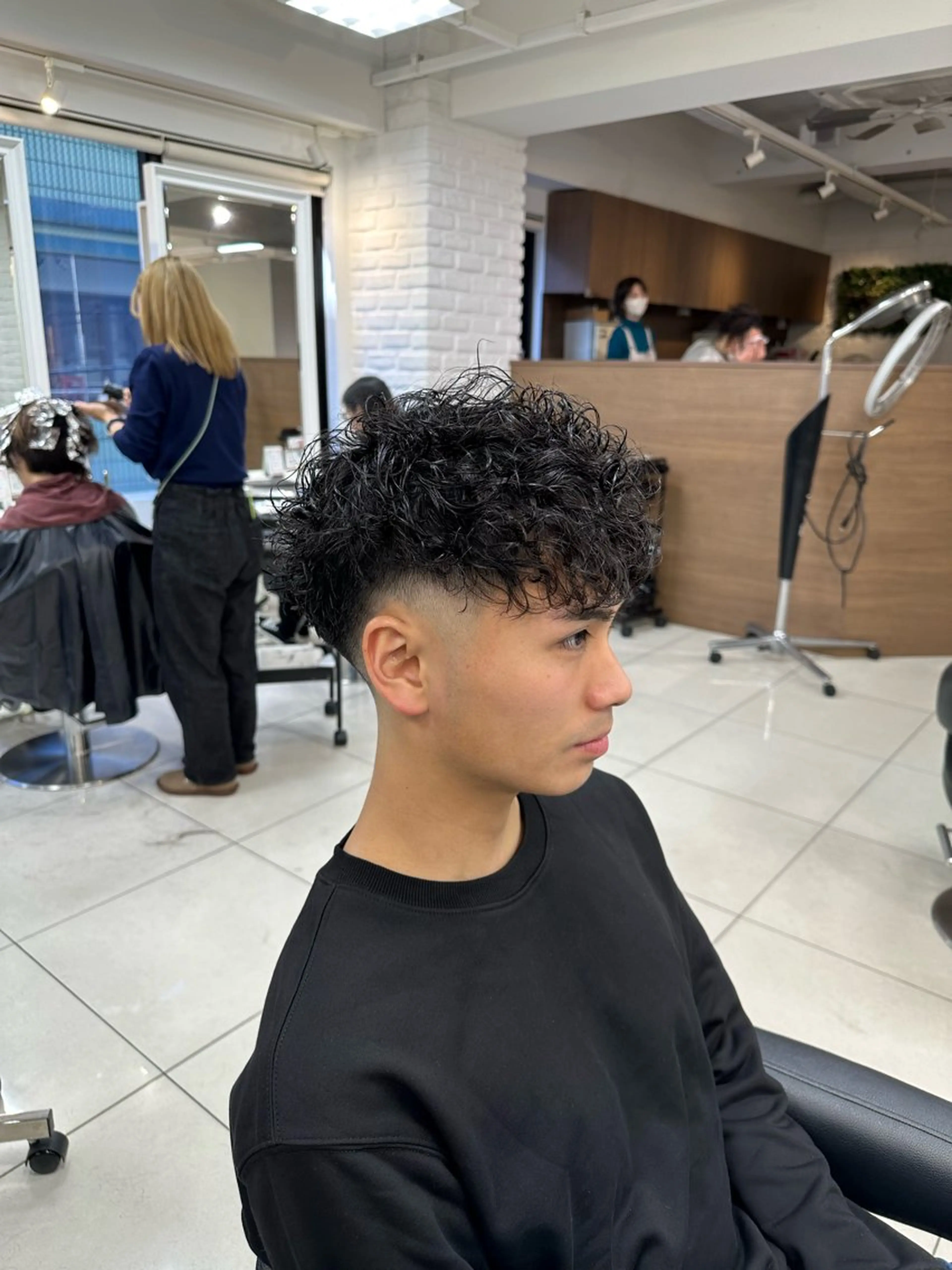 ショート パーマ メンズ スペインカール カット パーマ トリートメント フェザーパーマ職人 🪶ryosukeのヘアスタイル