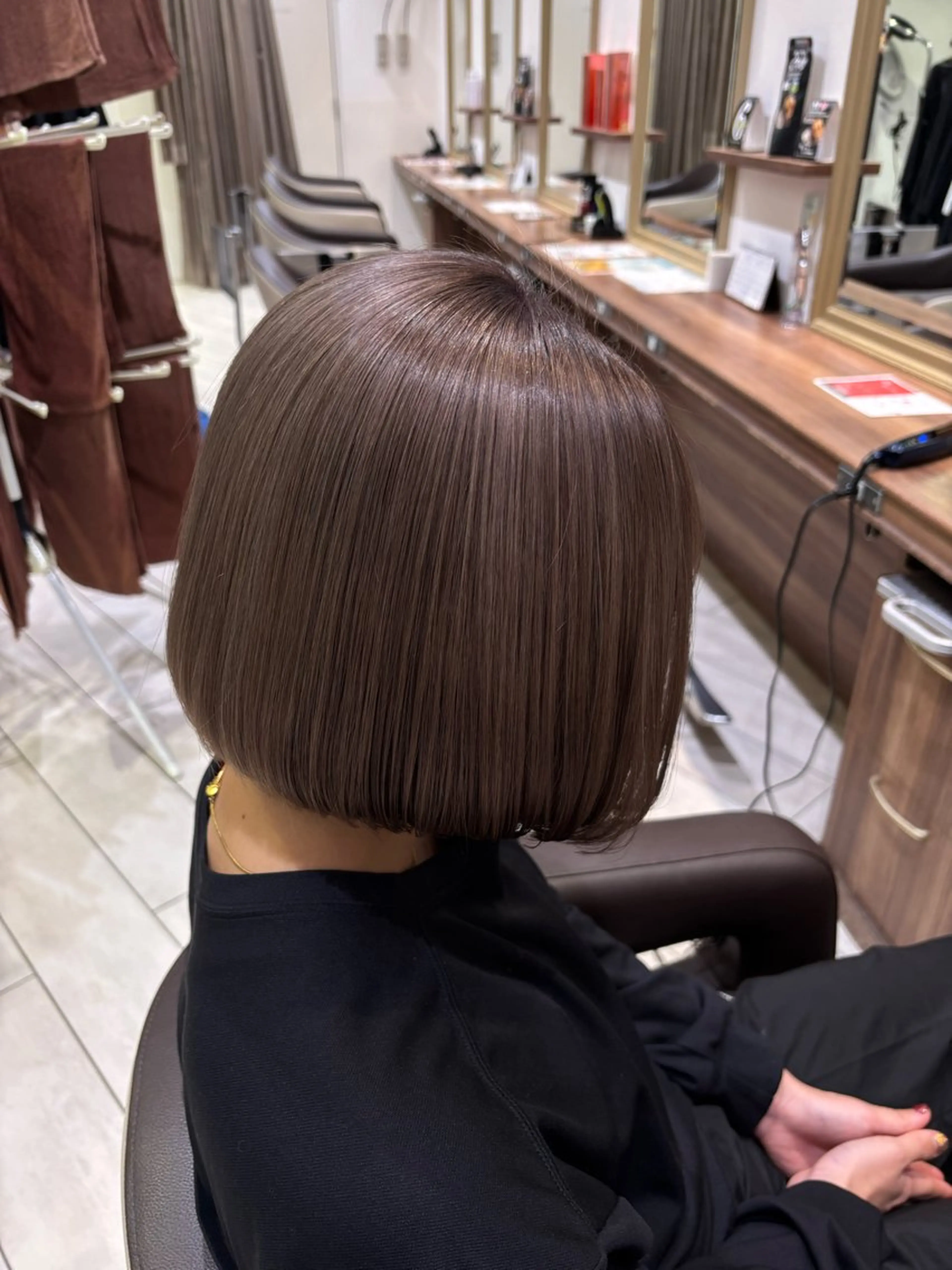 ミディアム カラー ブリーチ ヘアカラー 根本 弥英のヘアスタイル