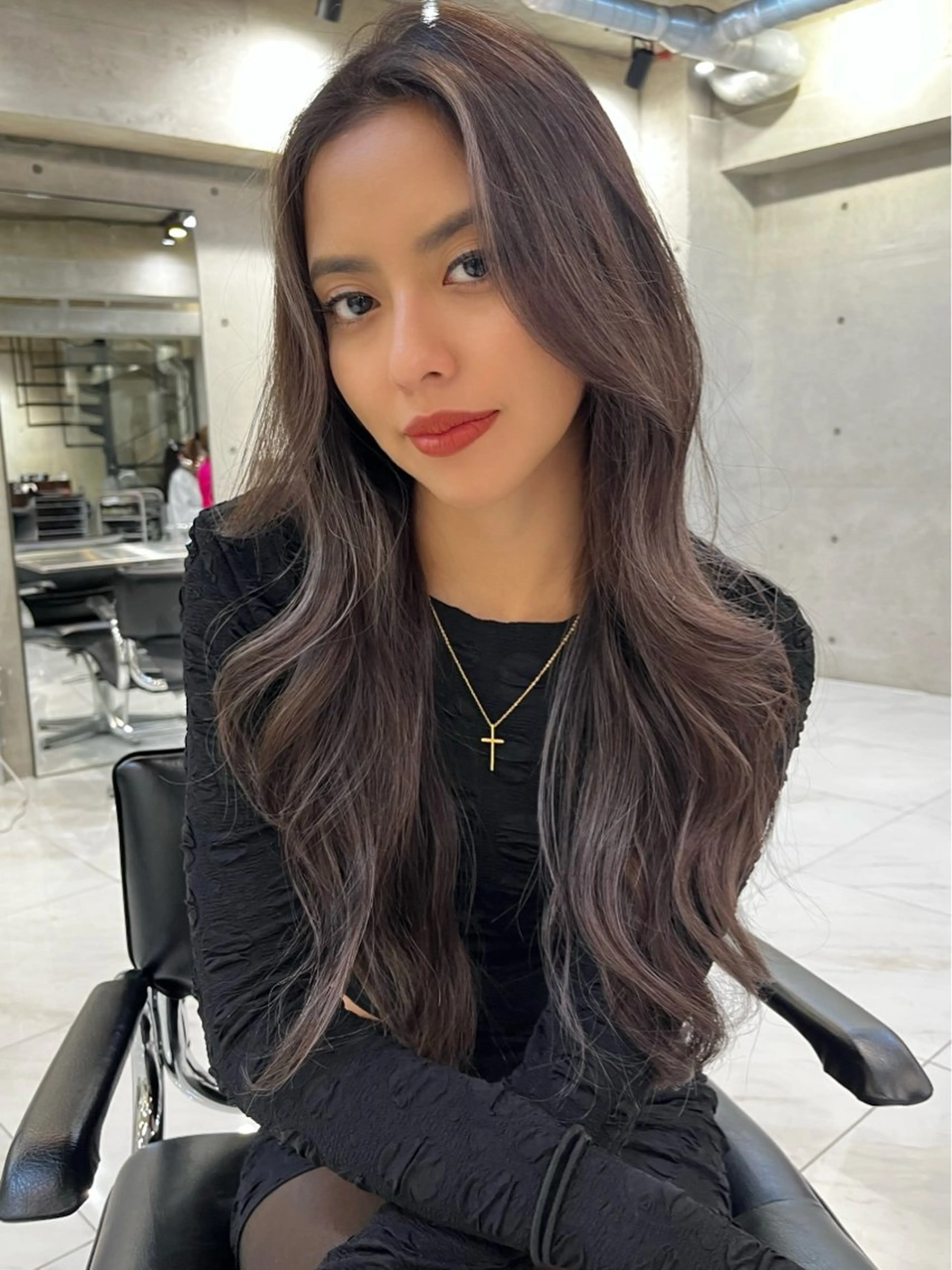 ロング ハイライト ヘアカラー YOLO 渋谷 RIONAのヘアスタイル