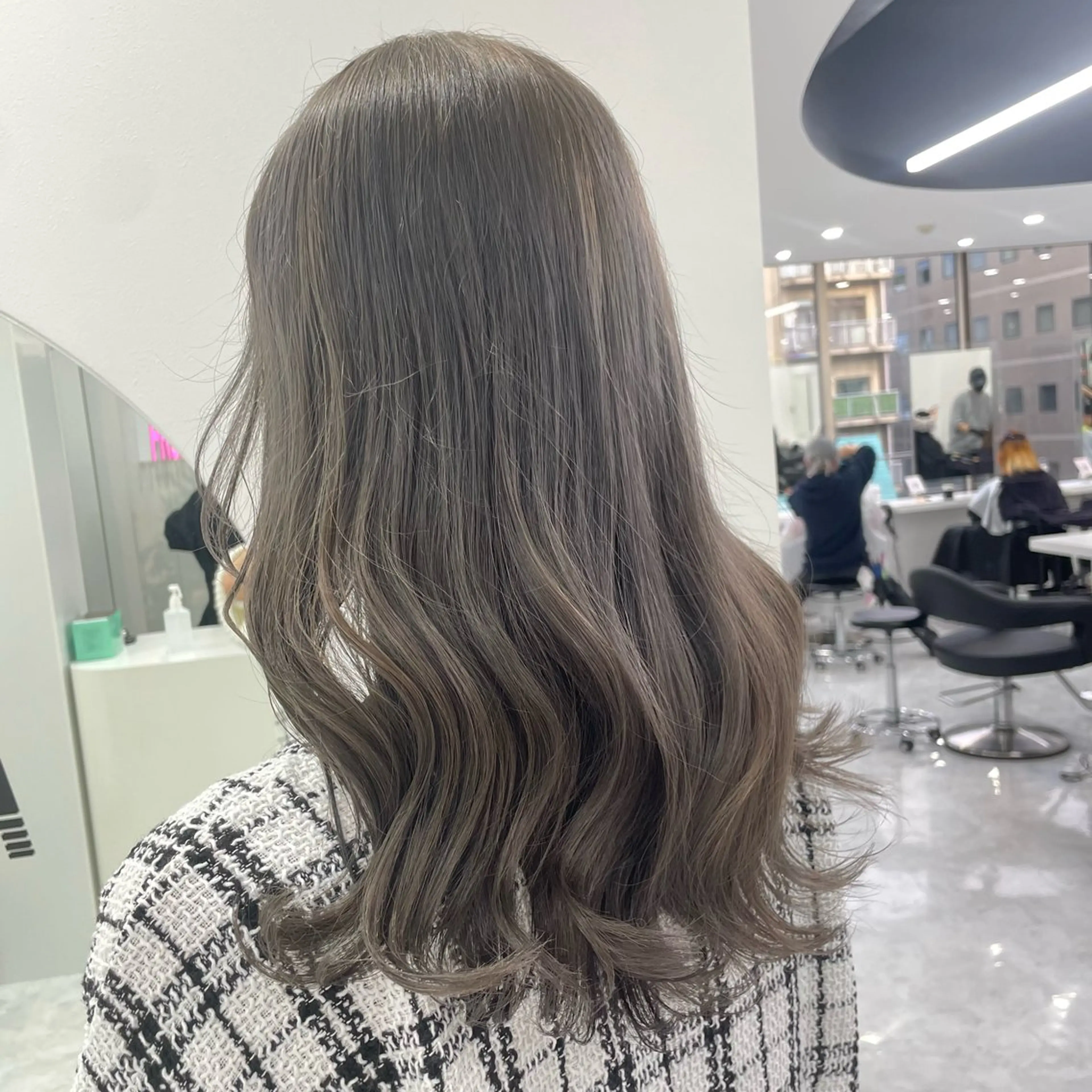ロング カラー 🫧うる艶トレンド 🫧透明感カラーのヘアスタイル