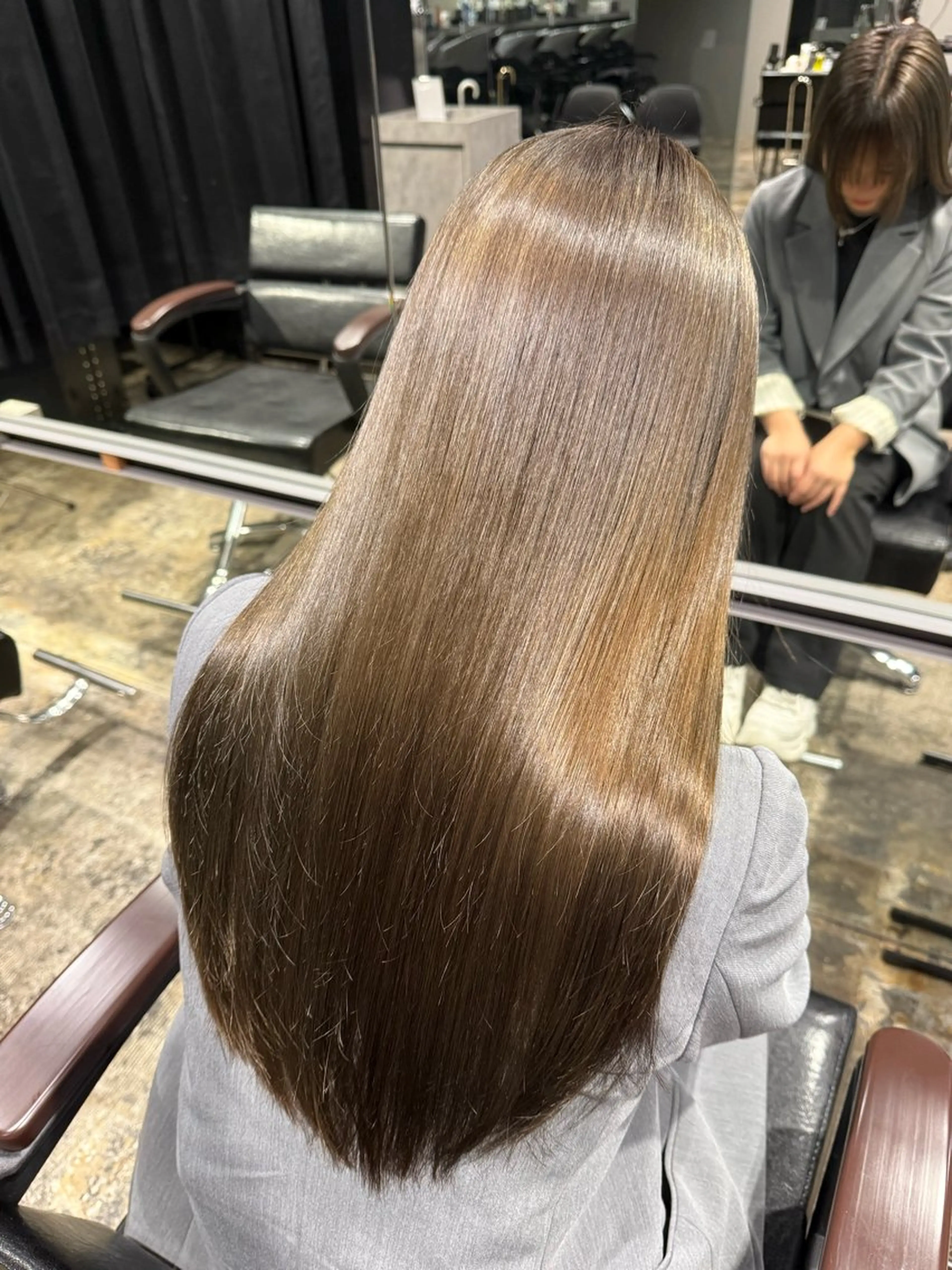 ロング カラー ベージュカラー ブリーチ ダブルカラー ブリーチなしカラー オリーブベージュ カット ヘアカラー トリートメント ROIS渋谷【ロイス】所属・高橋大樹/ブリーチ/ ハイトーン/艶カラーのヘアスタイル