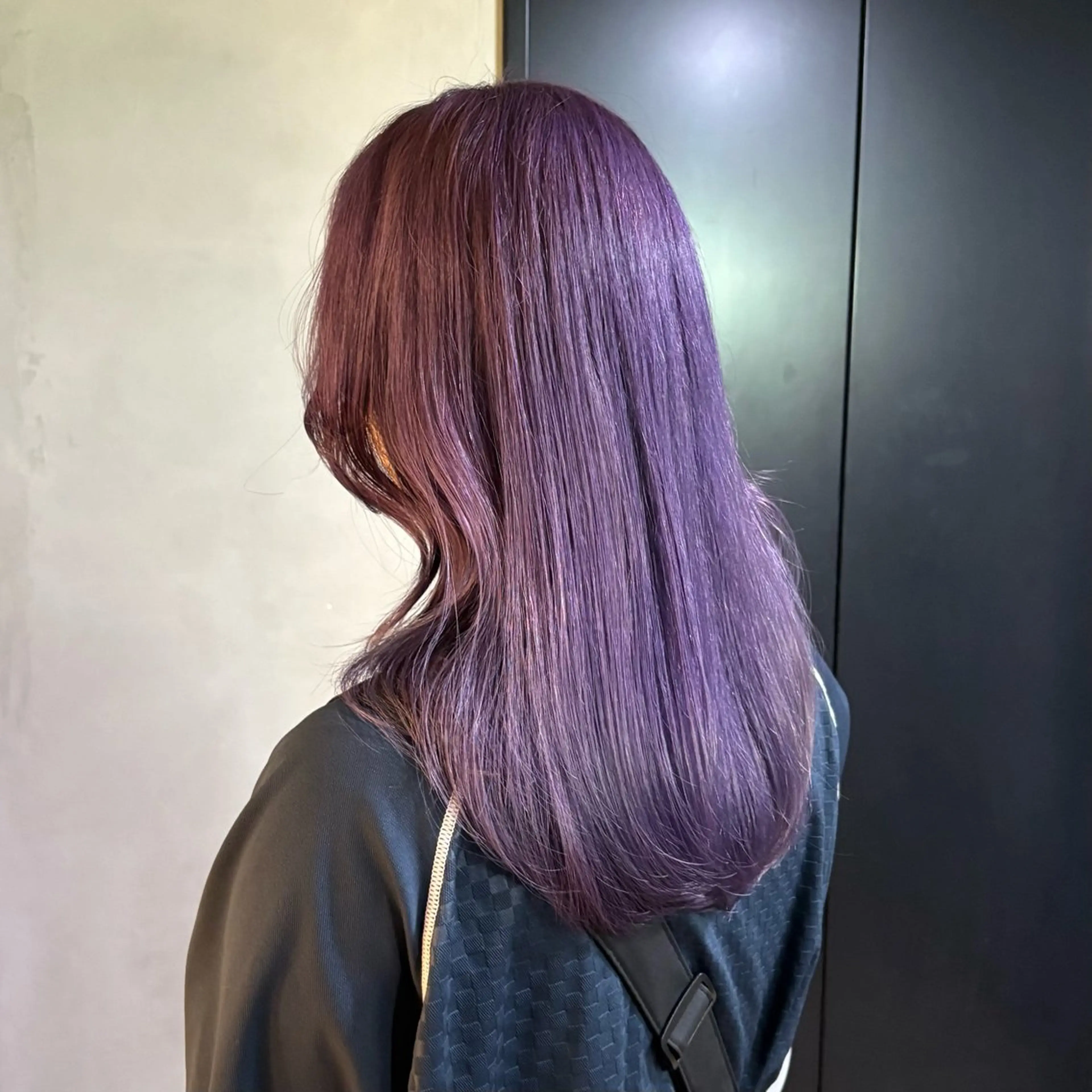 セミロング カラー ブリーチ ラベンダーカラー 藤山 大地のヘアスタイル