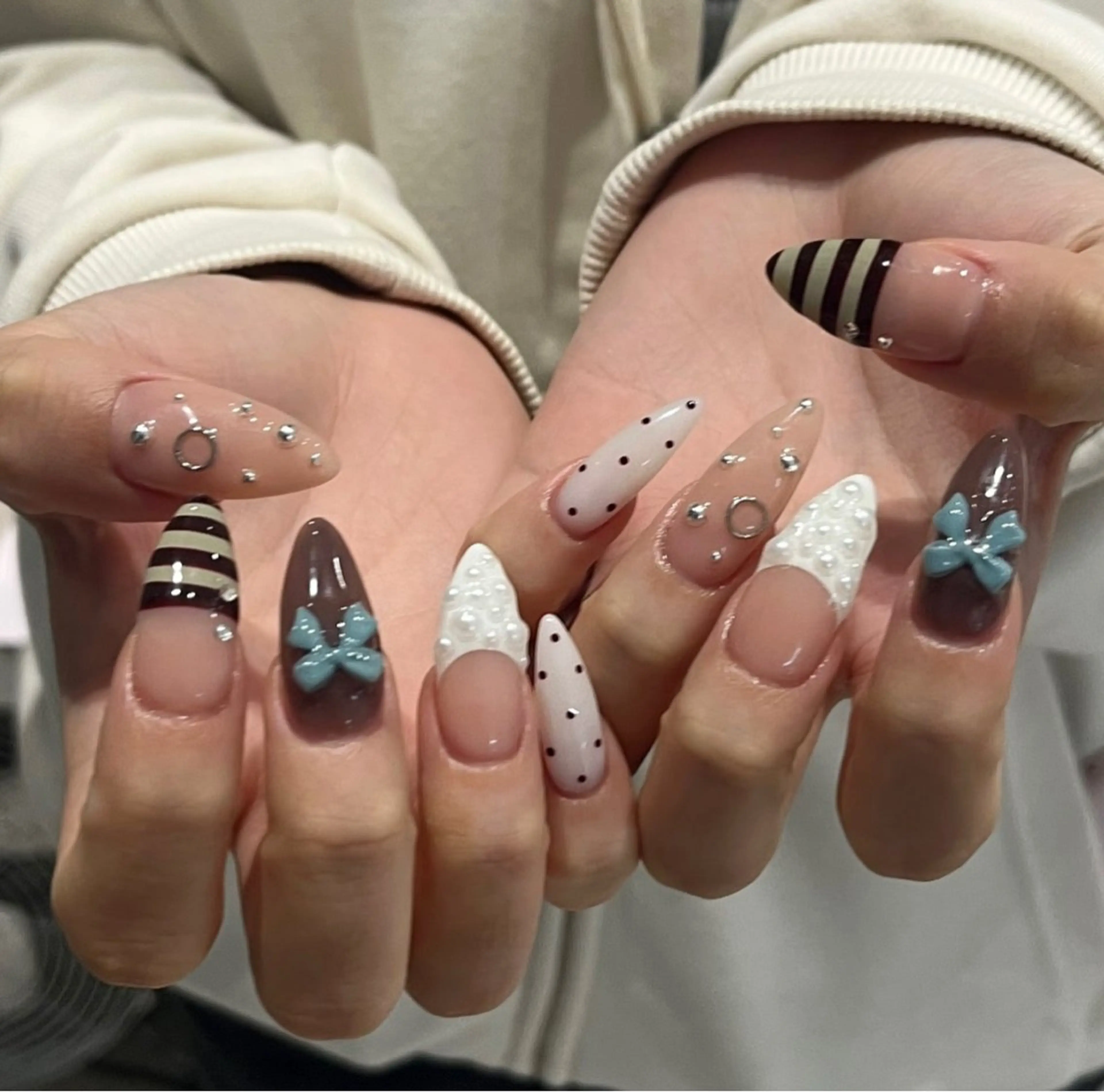 ネイル アニマル柄 オーロラネイル チークネイル フラッシュネイル ジェルネイル ハンドネイル T.A Nail Salonのネイルデザイン