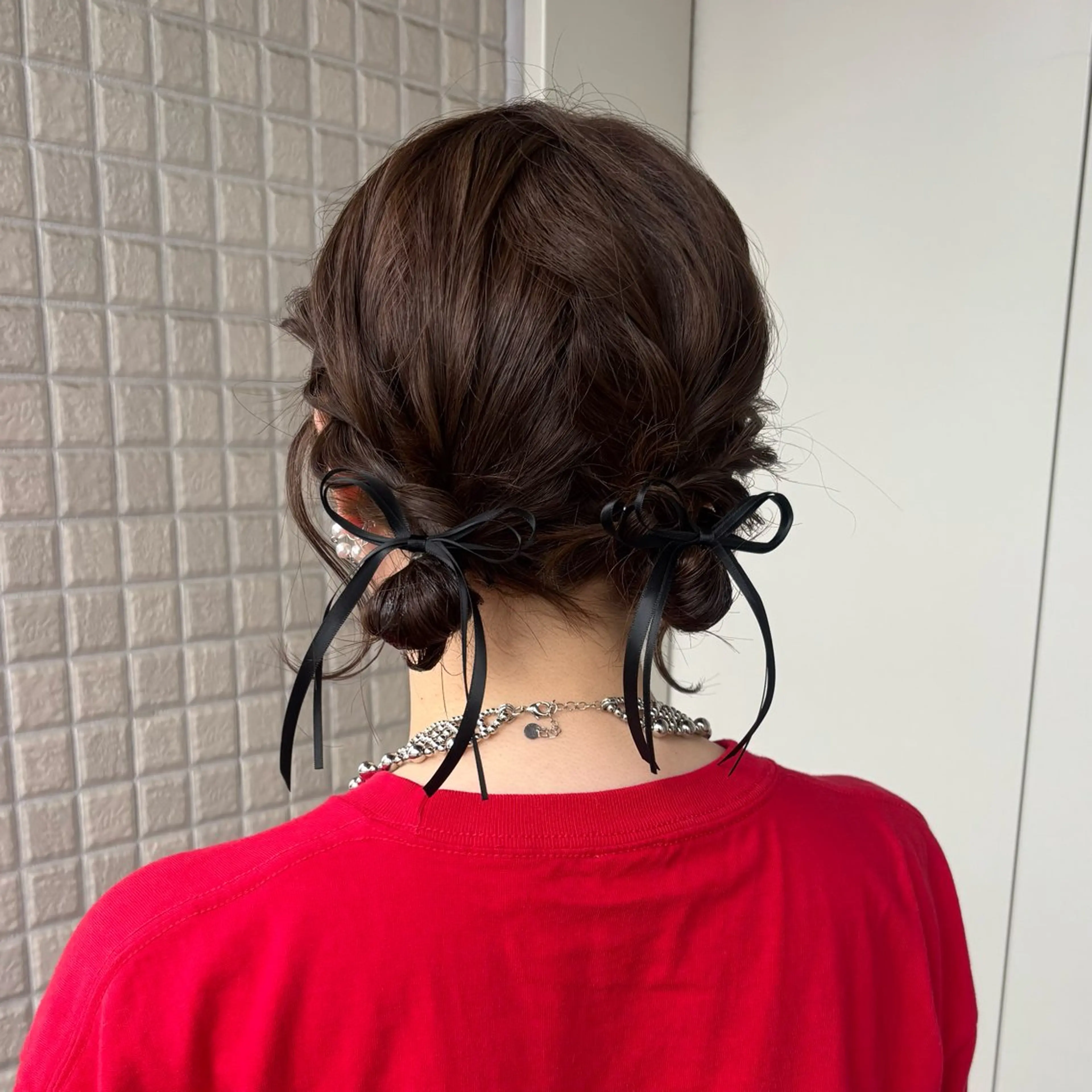 ヘアアレンジ お団子ヘア ヘアセット 透明感 カラー 艶髪 縮毛矯正🫒airiのヘアスタイル