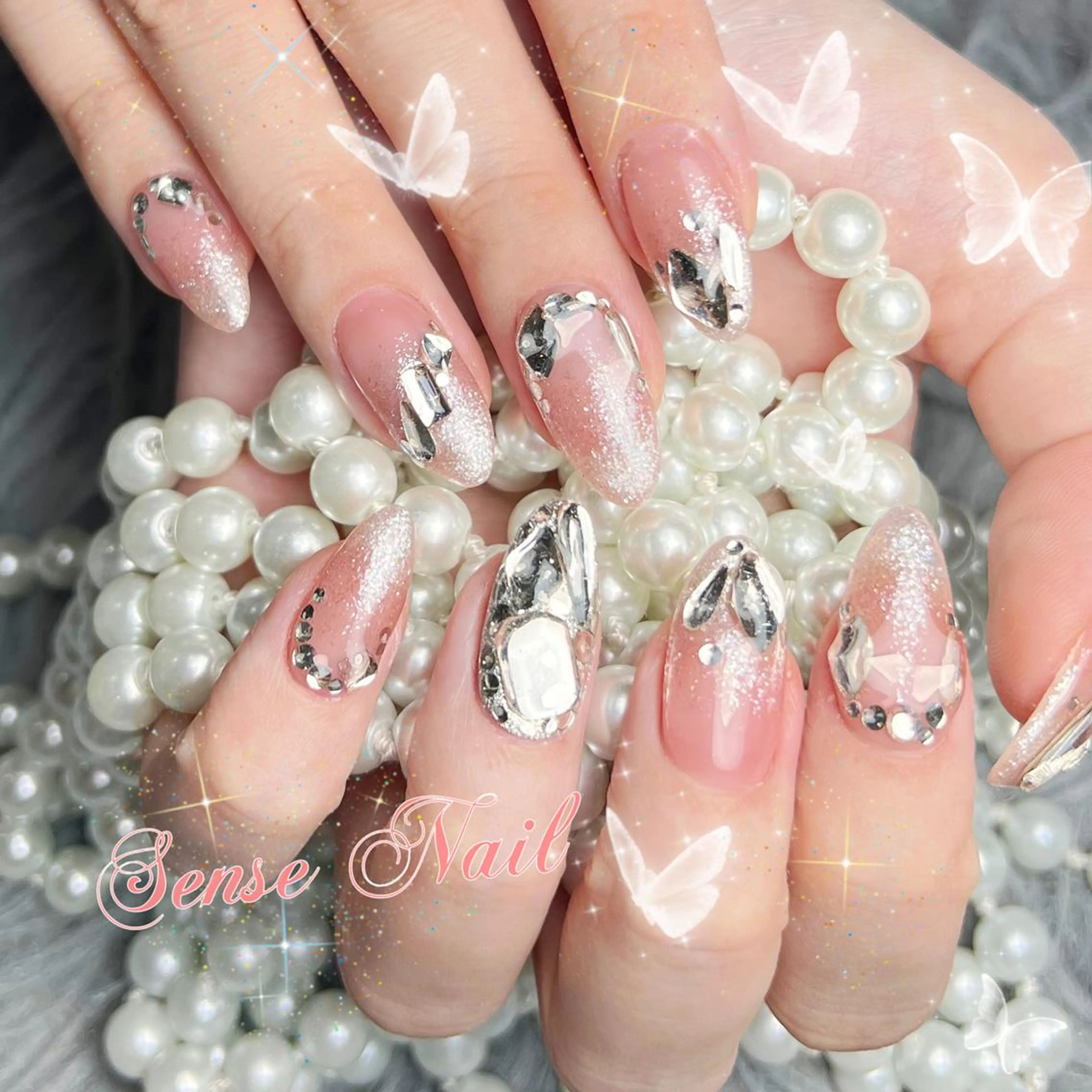ネイル ハンドネイル ハンドケア Queenie 🦋のネイルデザイン