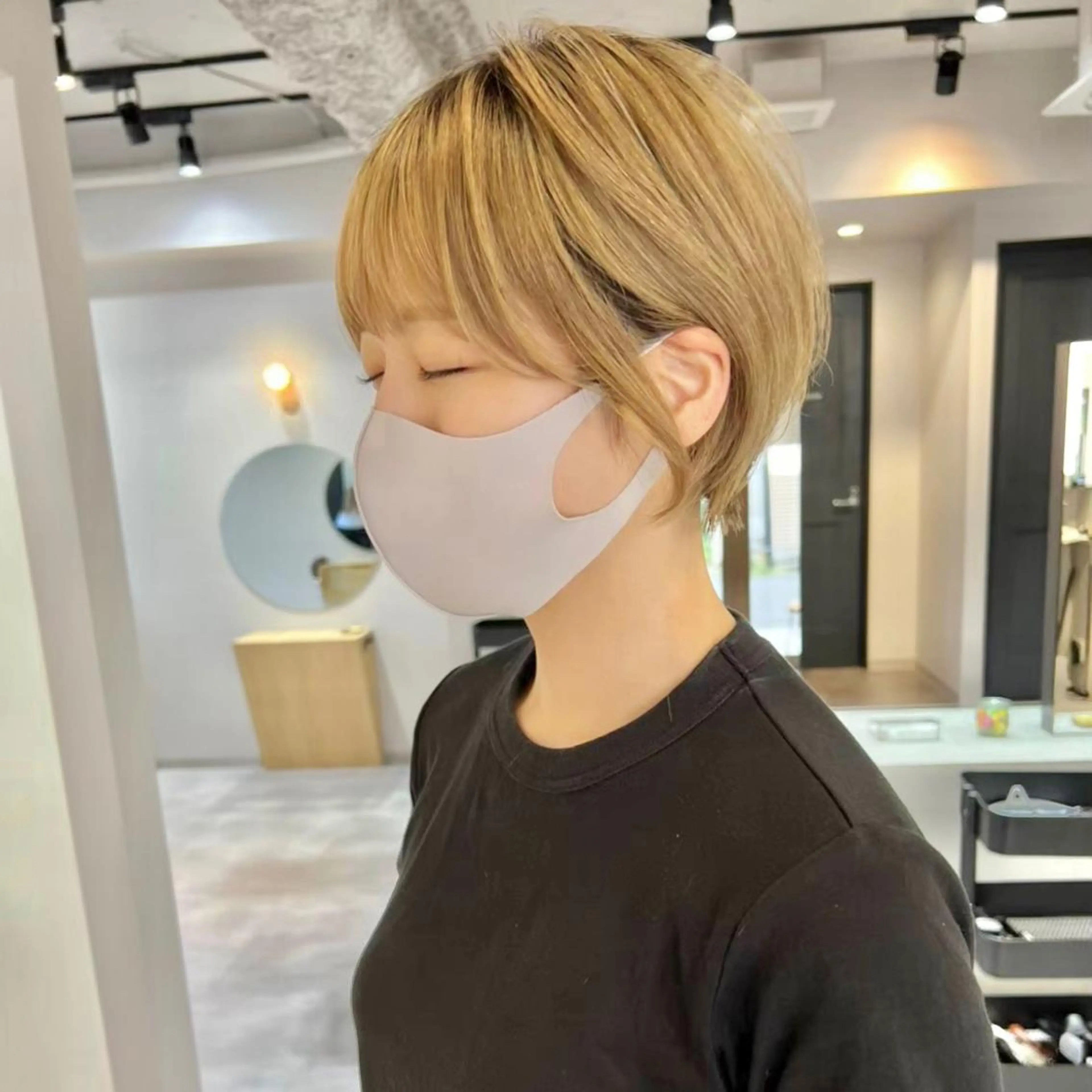 ショート カラー カット ヘアカラー トリートメント HACCH （ハッチ）所属・丁寧なブリーチ& ・レイヤーショートのヘアスタイル