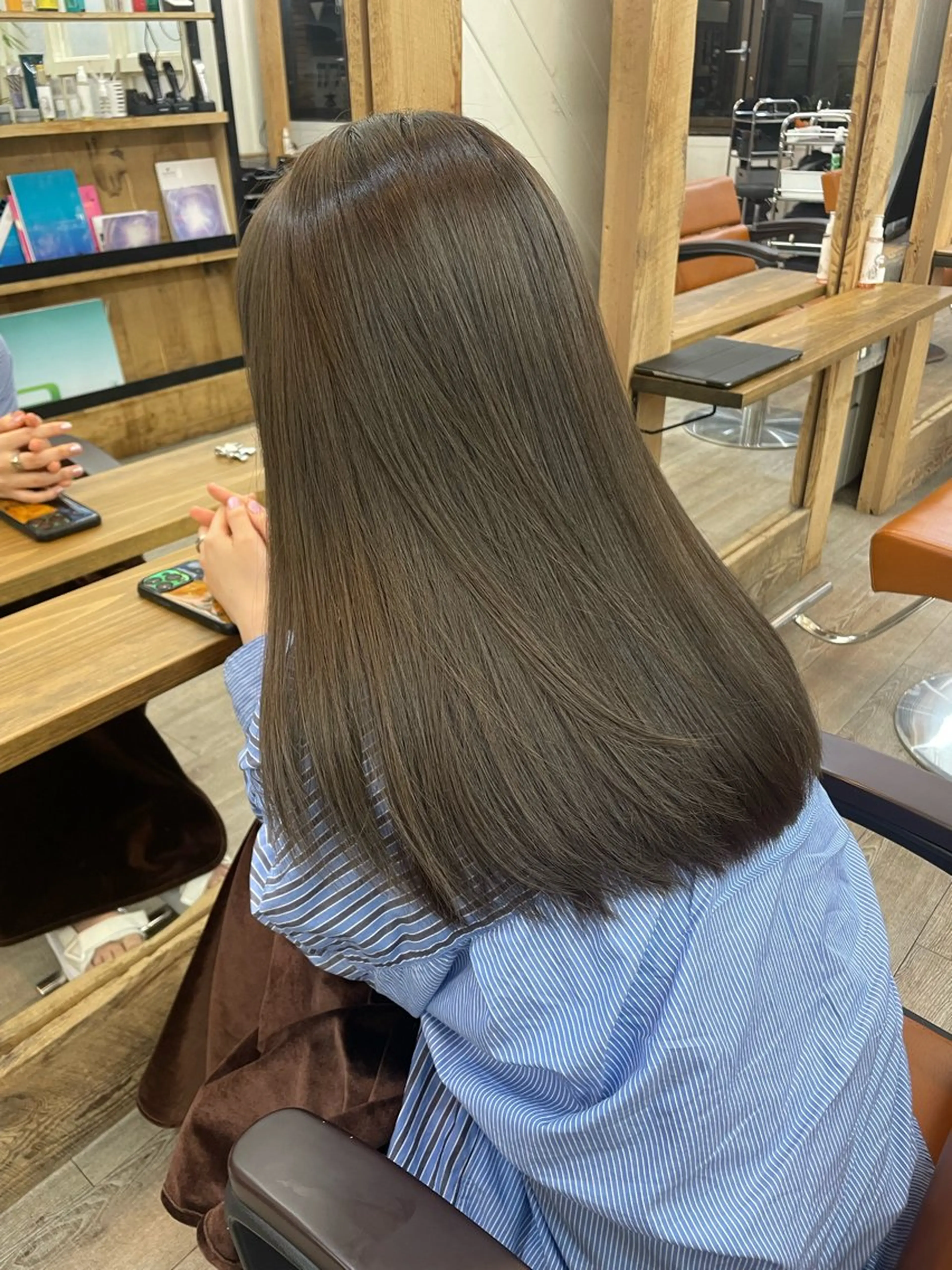 ミディアム カラー ベージュカラー オリーブベージュ カット ヘアカラー トリートメント HIKARU副店長/ ✨️髪質改善のヘアスタイル