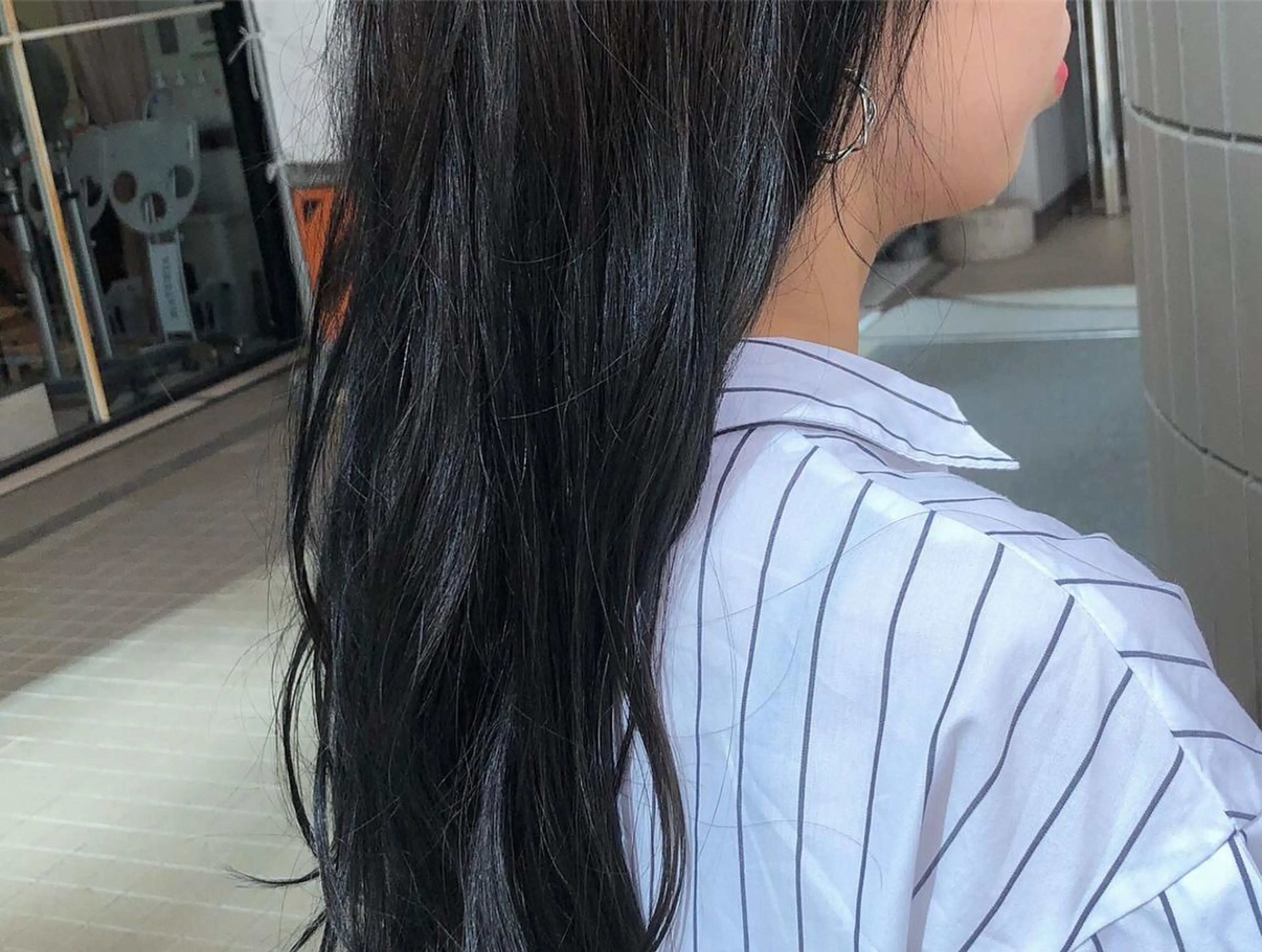 ロング カラー アッシュ ネイビーカラー カット トリートメント SHAFT Ieiriのヘアスタイル