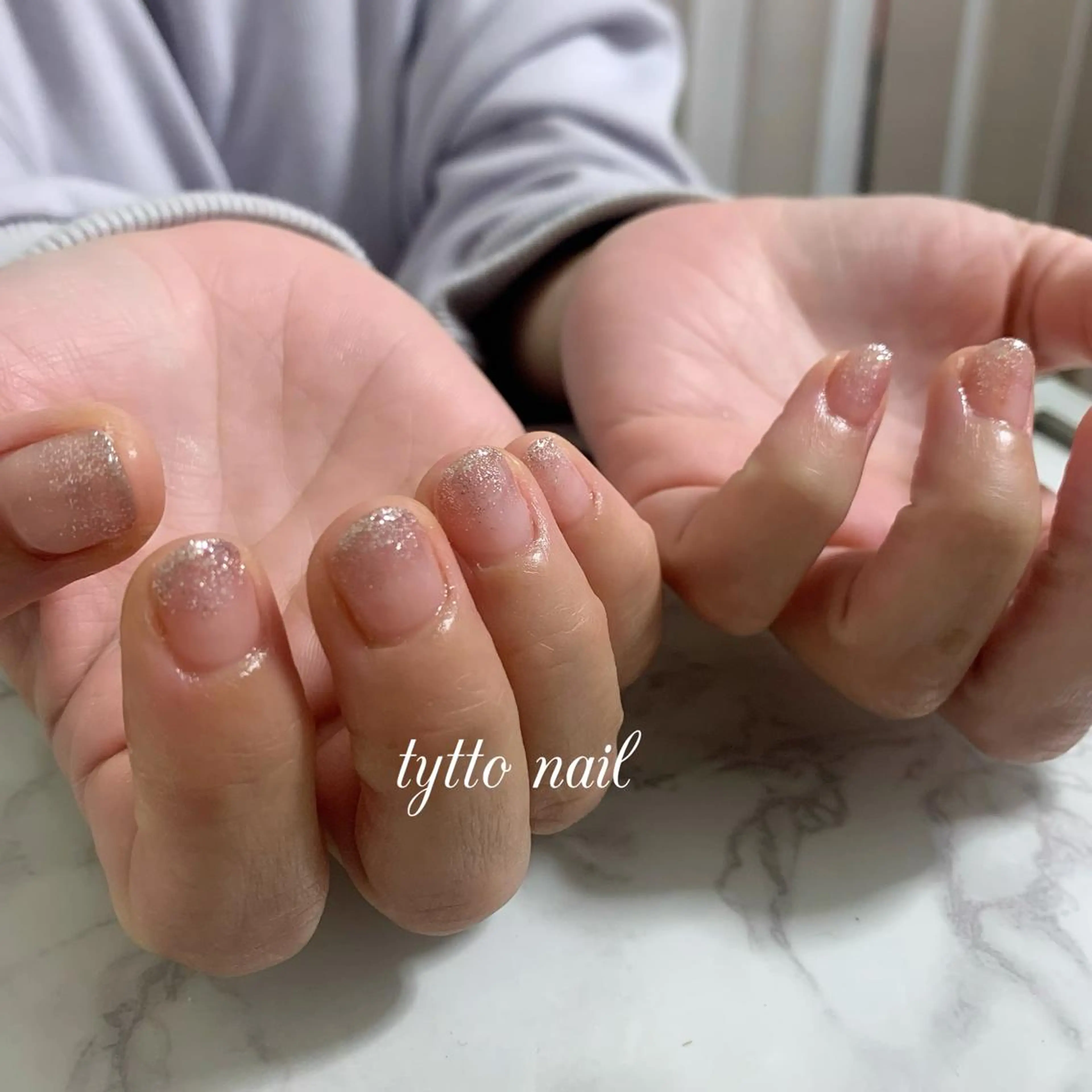 ネイル グラデーション ラメ(グリッター) ラメグラデーション オフィスネイル シンプルネイル ハンドネイル tytto nail ❤︎‪‪eri‪‪のネイルデザイン