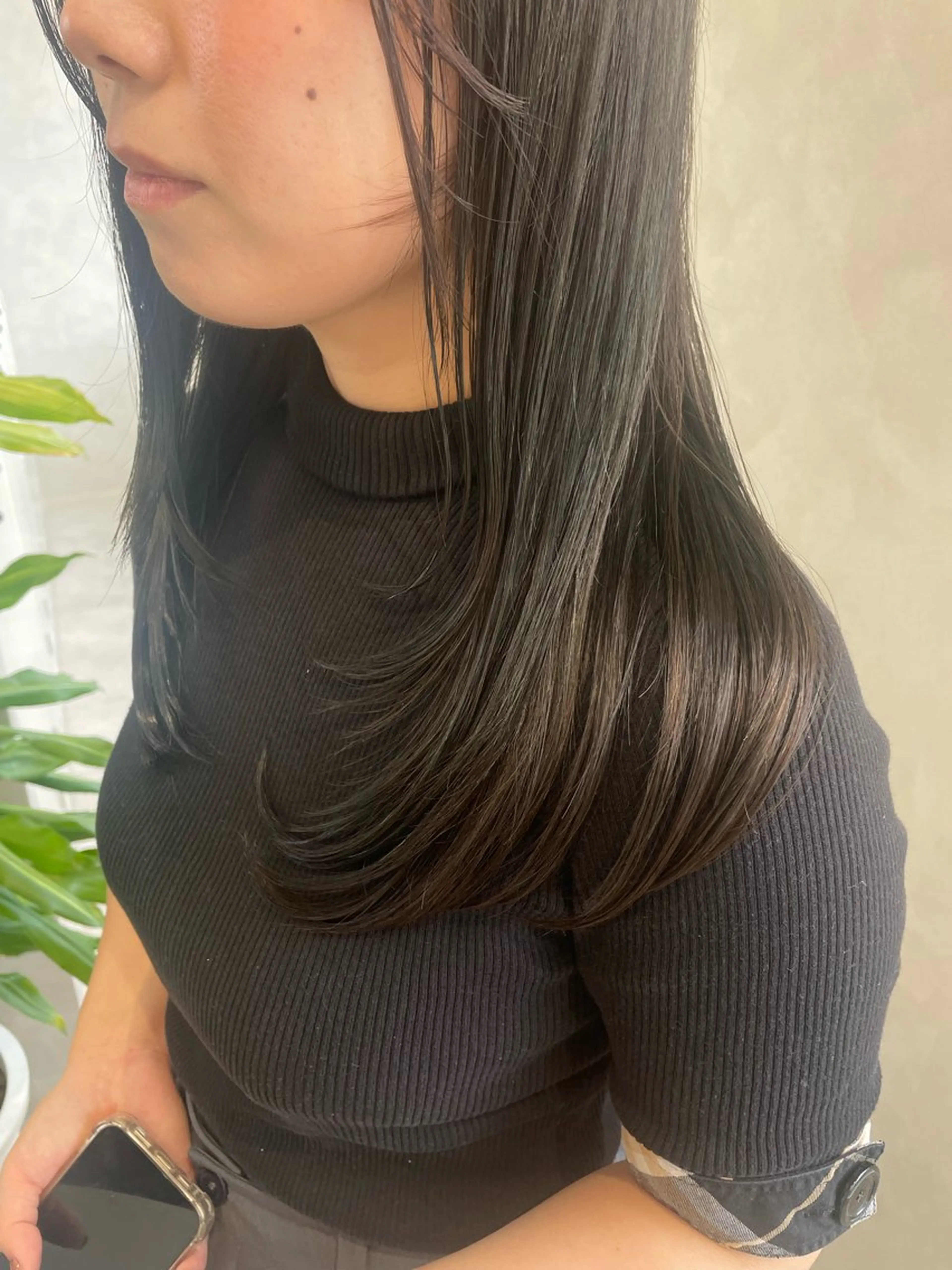 ロング 顔まわりレイヤー レイヤーカット Eleanor Ayaのヘアスタイル