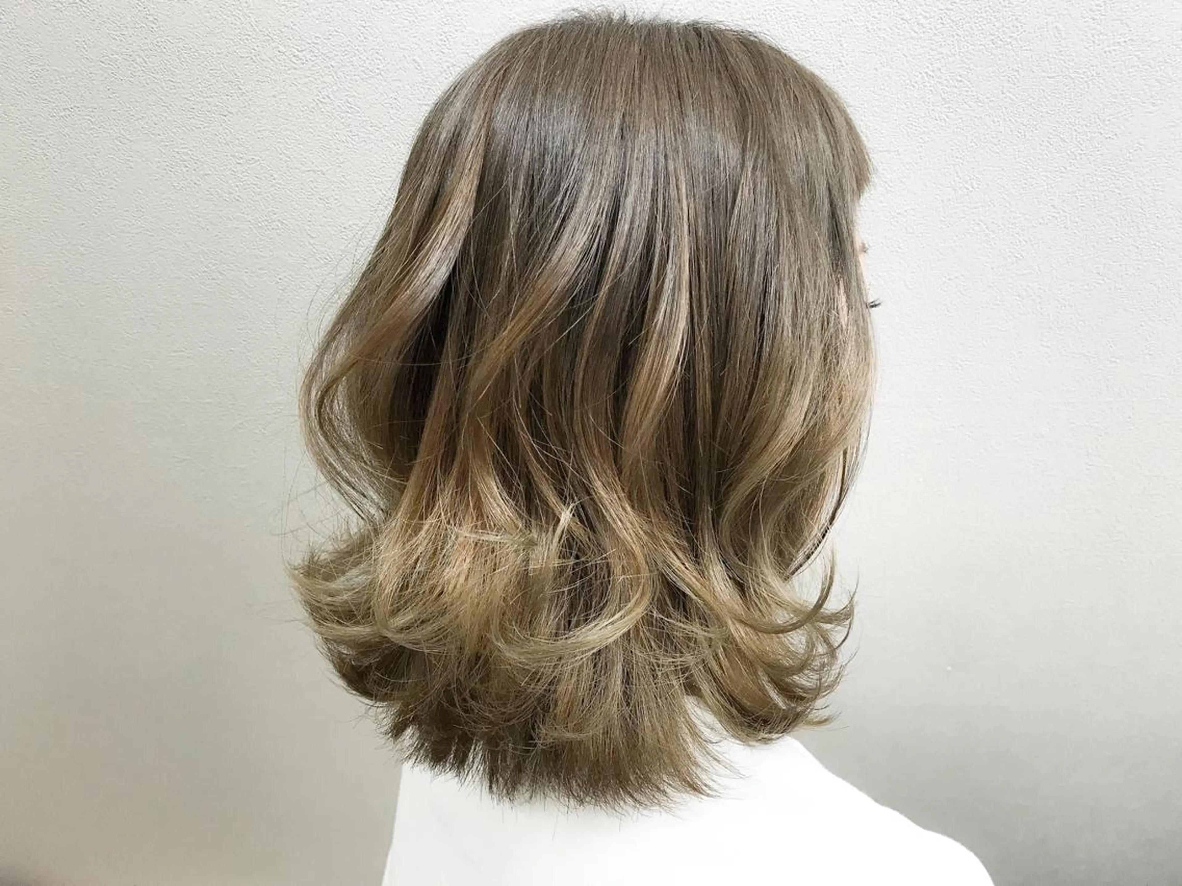 セミロング カラー ブリーチ ダブルカラー トップスタイリスト 藤原 純のヘアスタイル