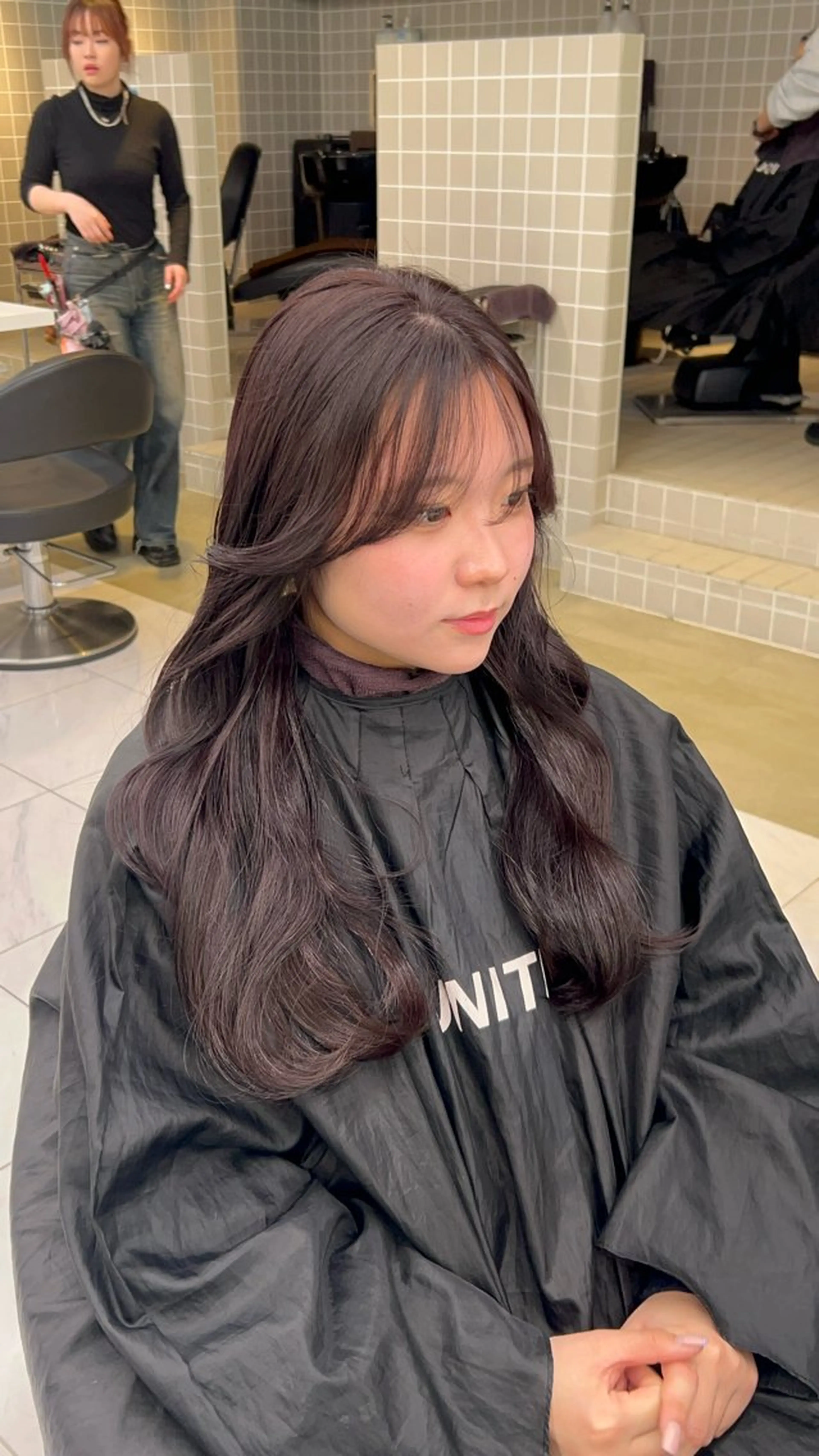 ロング カラー カット ヘアカラー トリートメント ヘッドスパ 韓国ヘア暗髪 ダブルカラーメンズ可のヘアスタイル