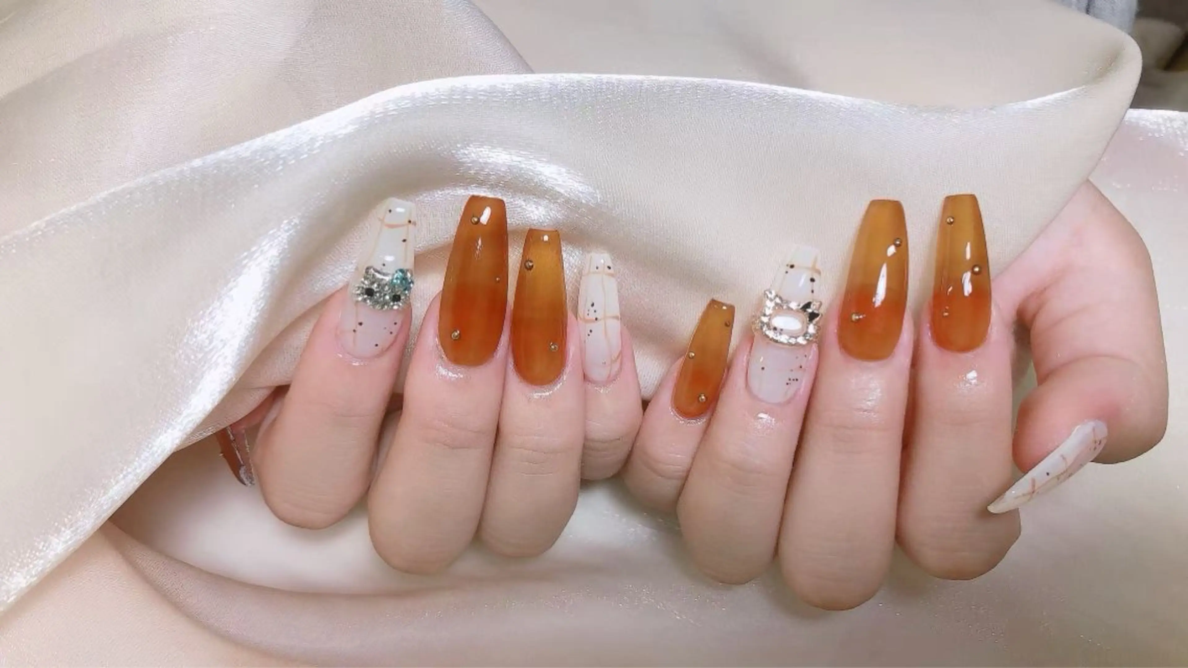 ネイル LR.ONE リナのネイルデザイン