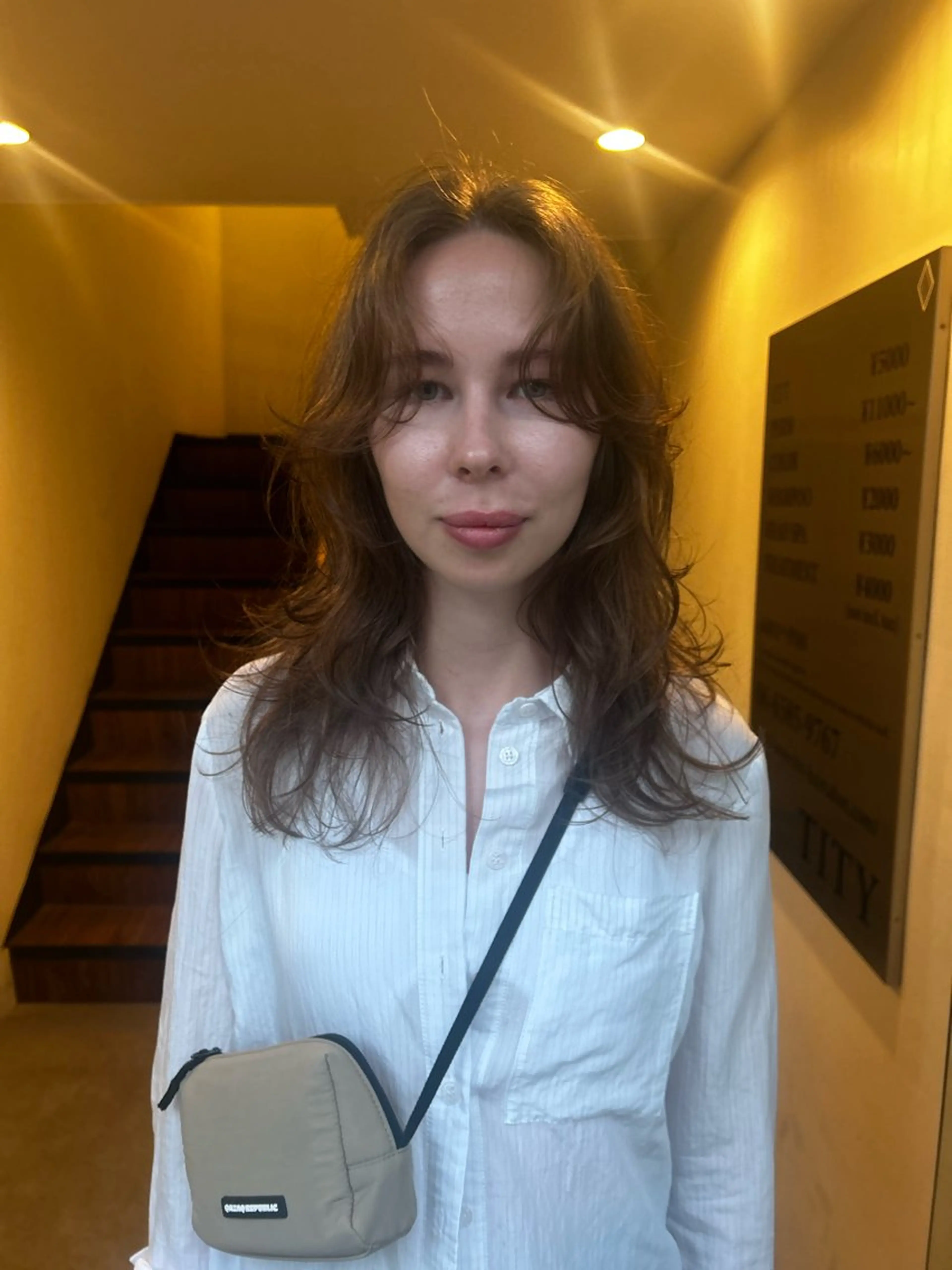 セミロング hen所属・心斎橋/レイヤー/ ブリーチ/モエのヘアスタイル